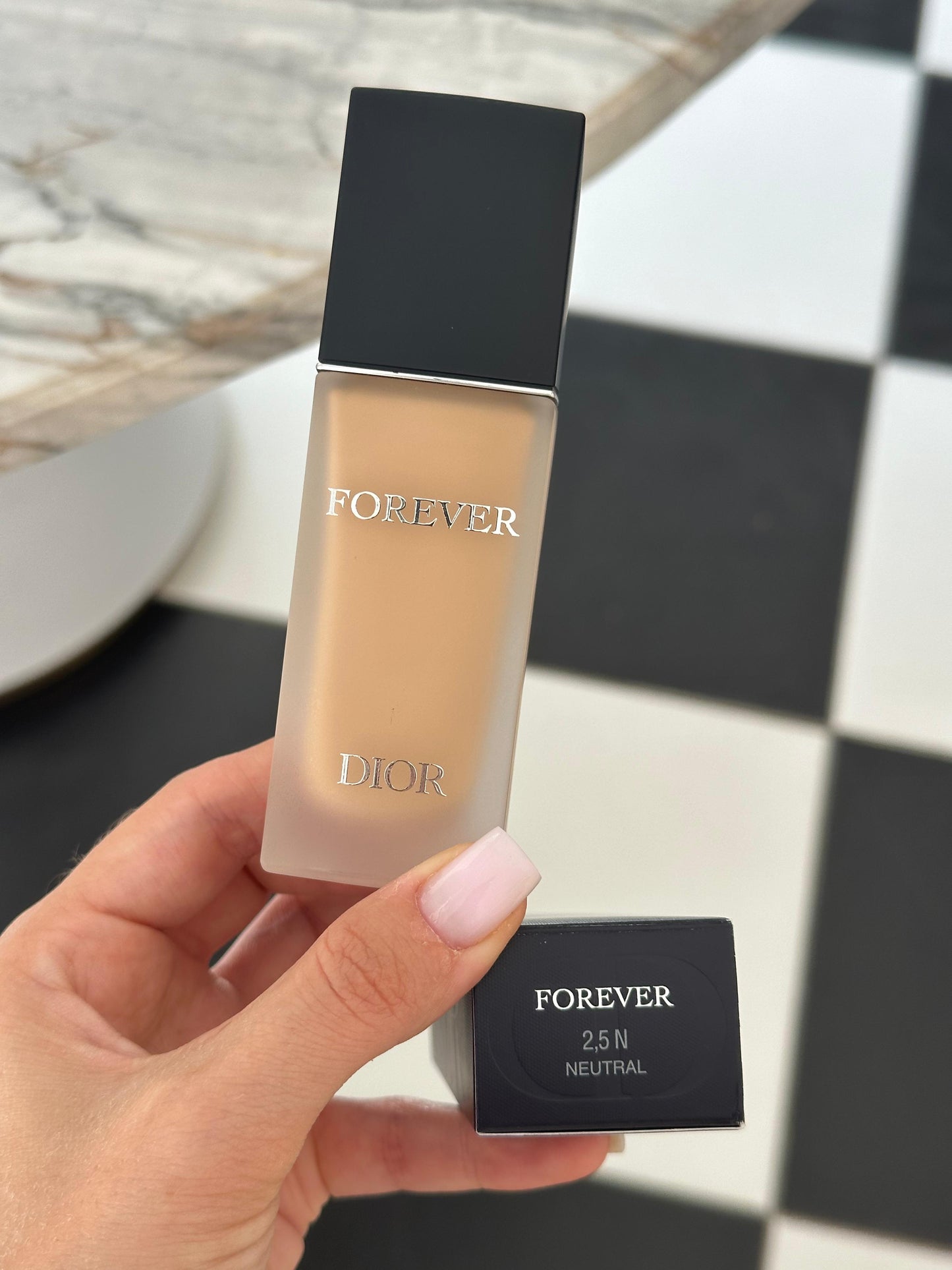 DIOR Forever
Clean Matte Foundation 24h Wear - No Transfer, Concentrated in Skincare