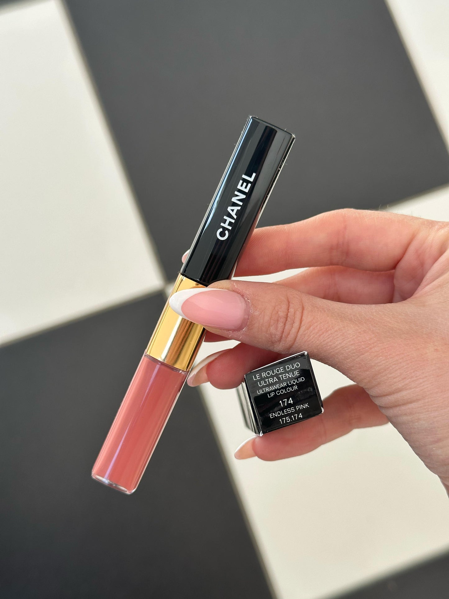 CHANEL Le Rouge Duo Ultra Tenue (174)
Ultrawear Liquid Lip Colour