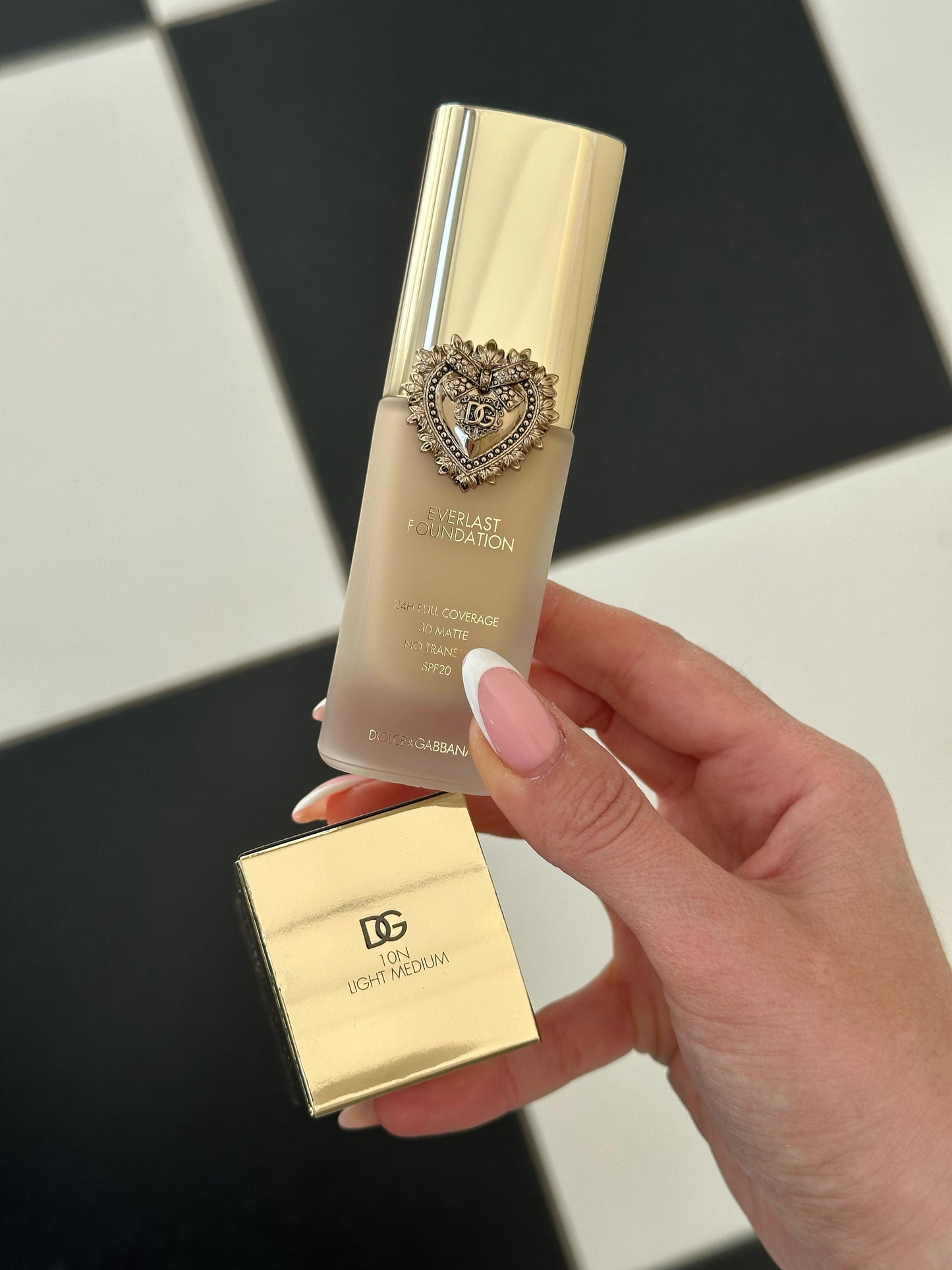 DOLCE&GABBANA Everlast Foundation (10N)
24H Full Coverage, 3D Matte, No Transfer SPF20