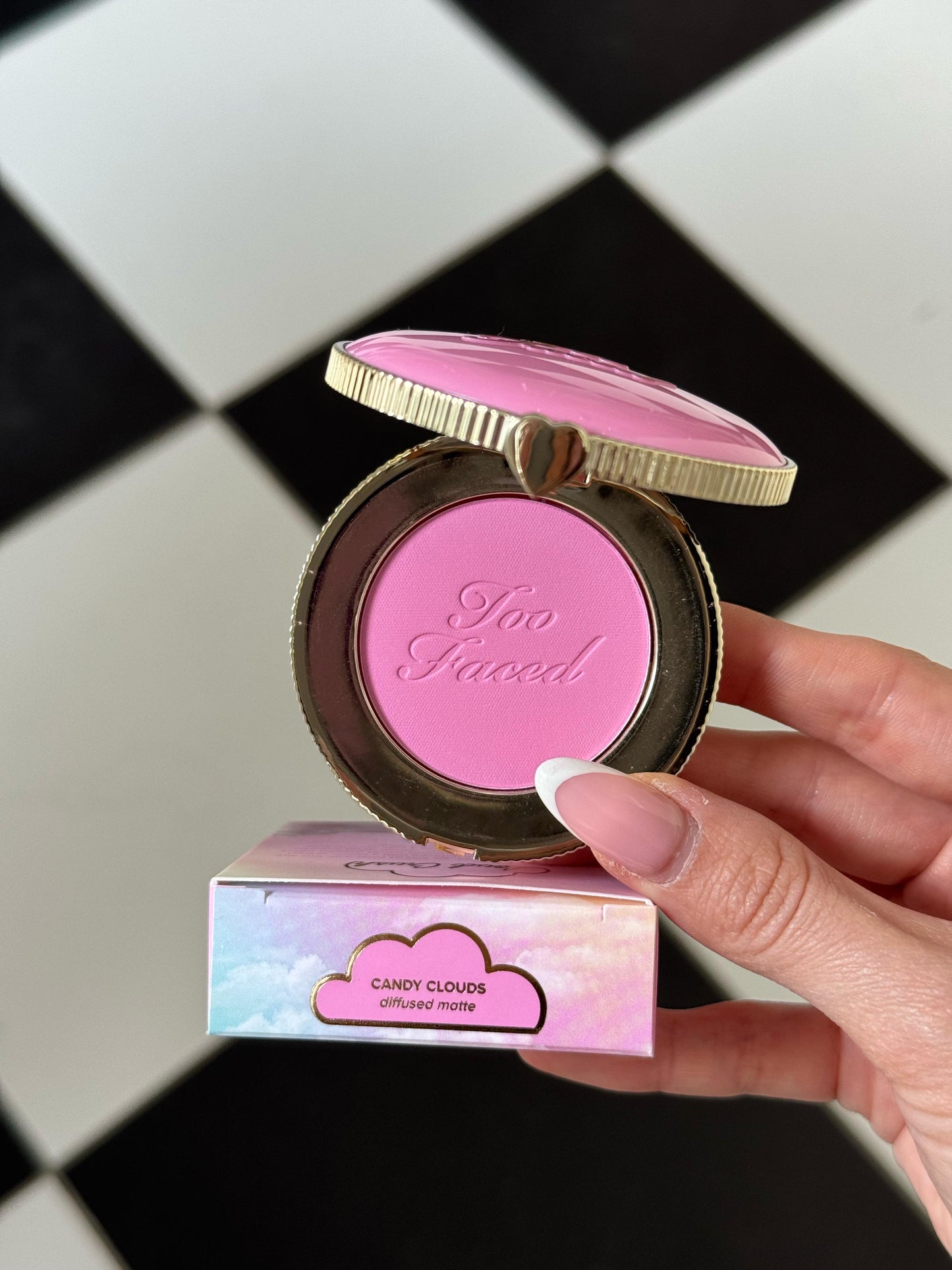 TOO FACED Cloud Crush Blush - Candy Clouds
Velvety Second-Skin Powder Formula