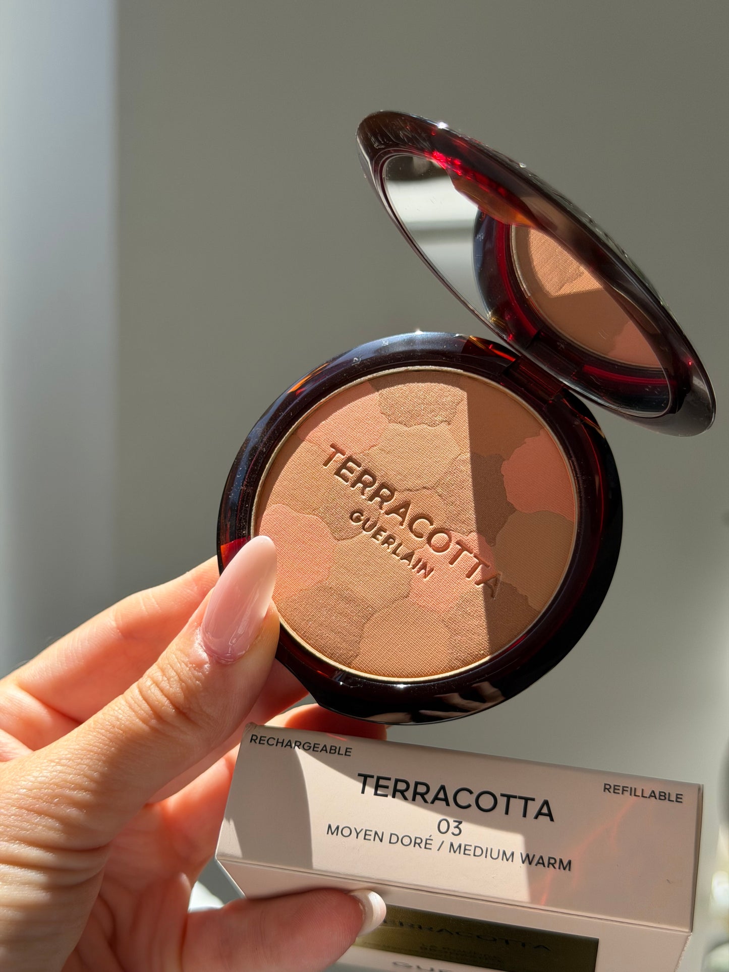 GUERLAIN Terracotta Light The Sun-Kissed Natural Healthy Glow Powder (03)
Soft & Blushing Long-Lasting