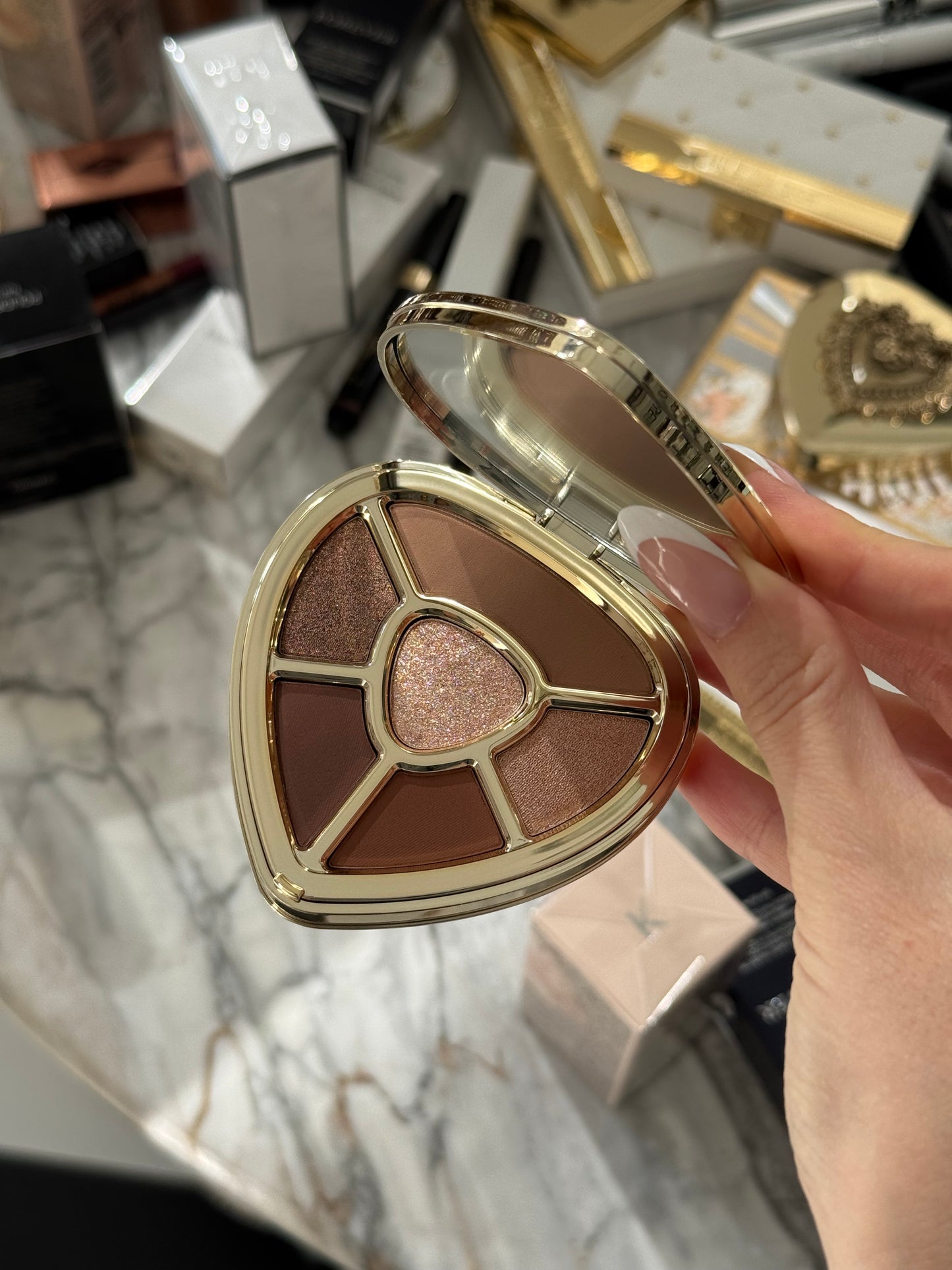 DOLCE&GABBANA Ever Icon Eye Palette (01)
10H Multi-Finish Day To Night Eyeshadow