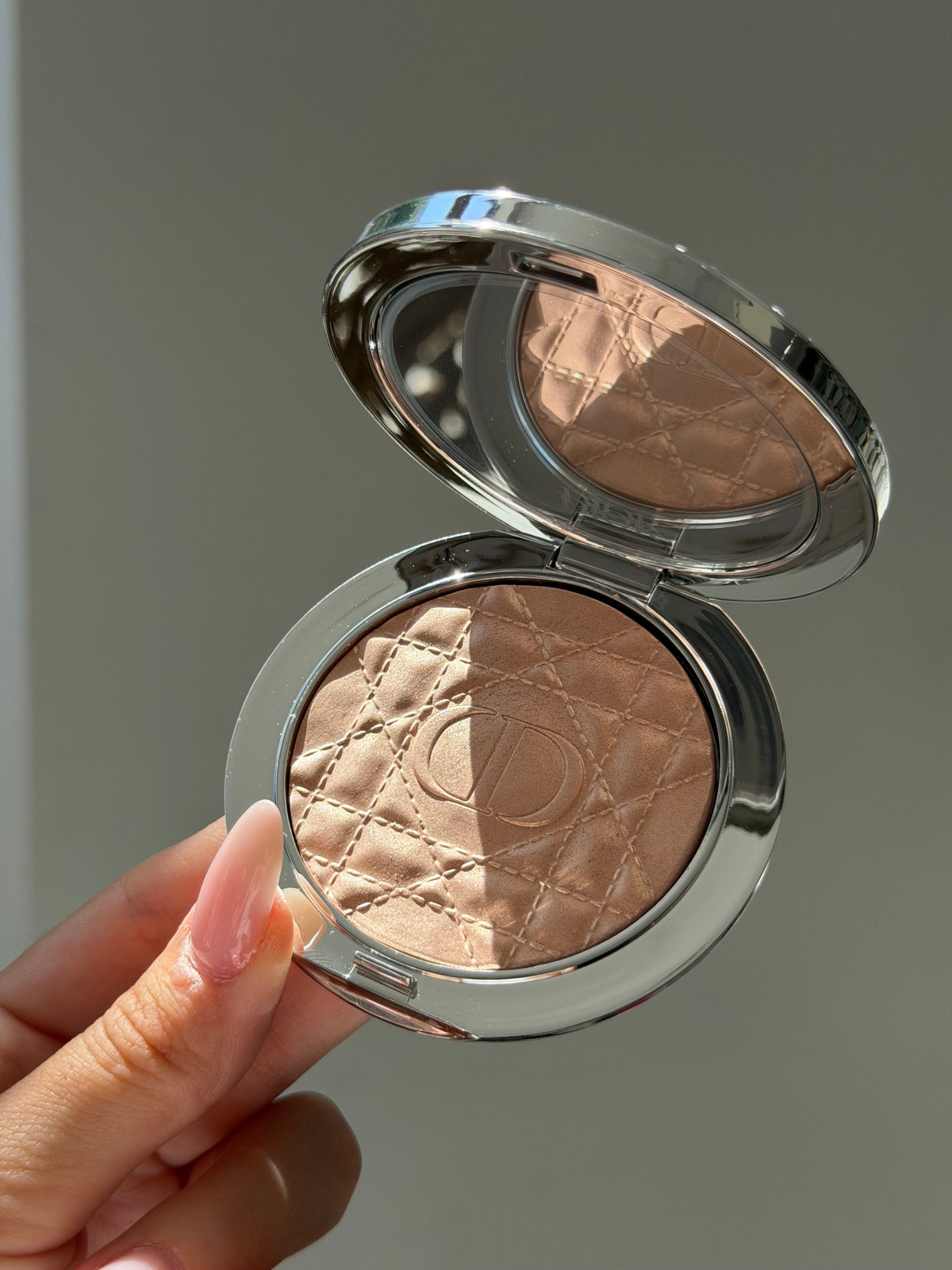 DIOR Forever Glow Luminizer - Illuminating Powder For Face (01)