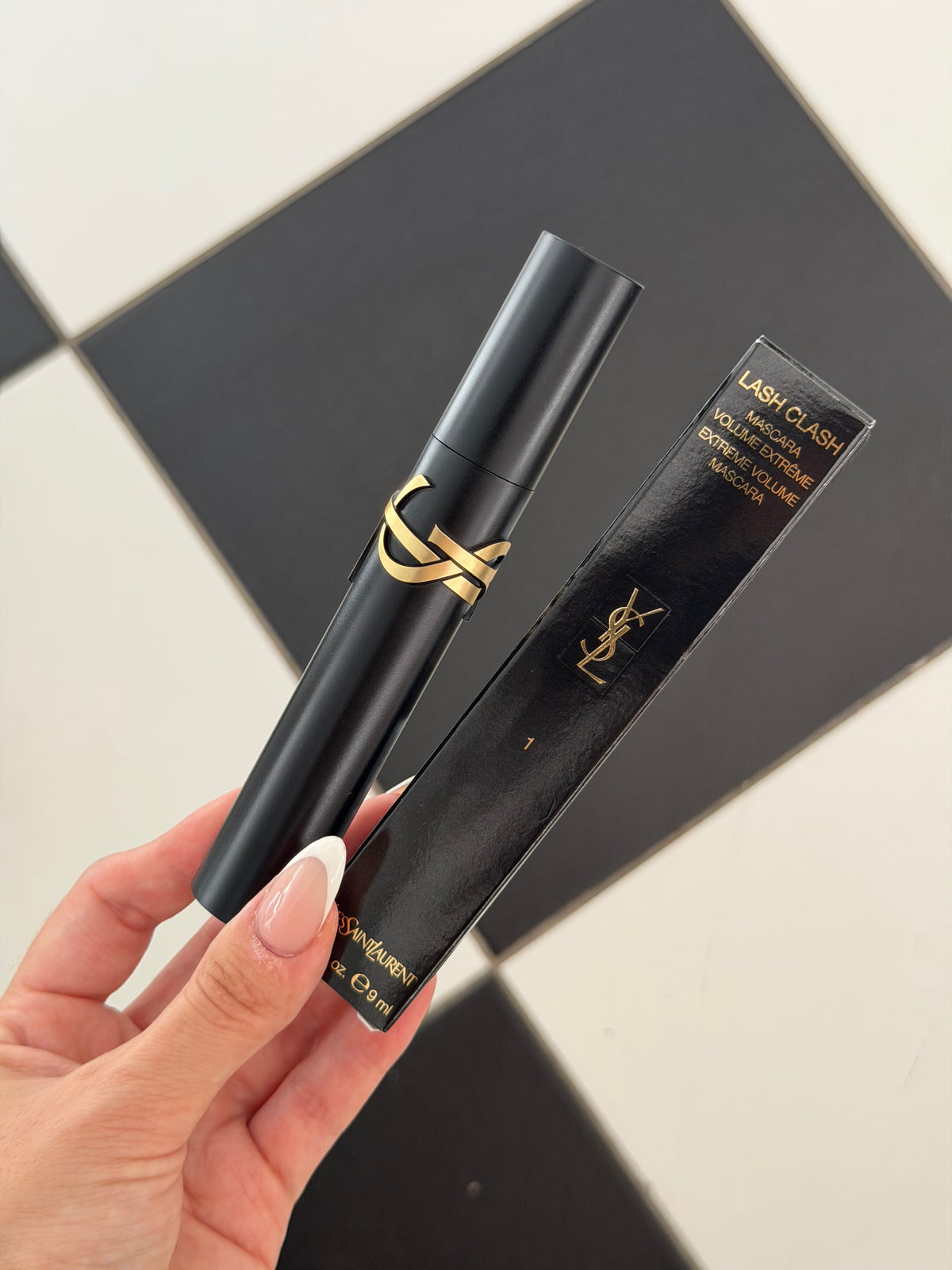 YSL
Lash Clash Extreme Volume Mascara - Black