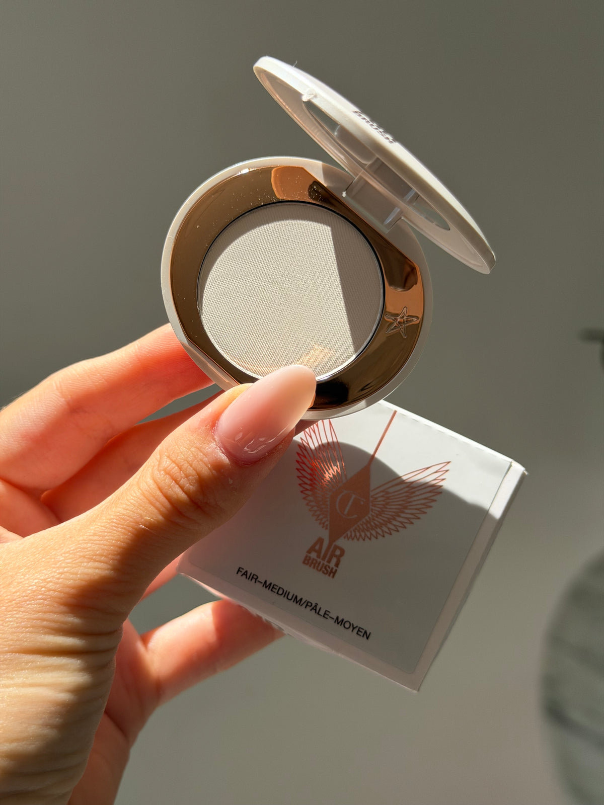 CHARLOTTE TILBURY Airbrush Brightening Flawless Finish Powder - Fair-Medium