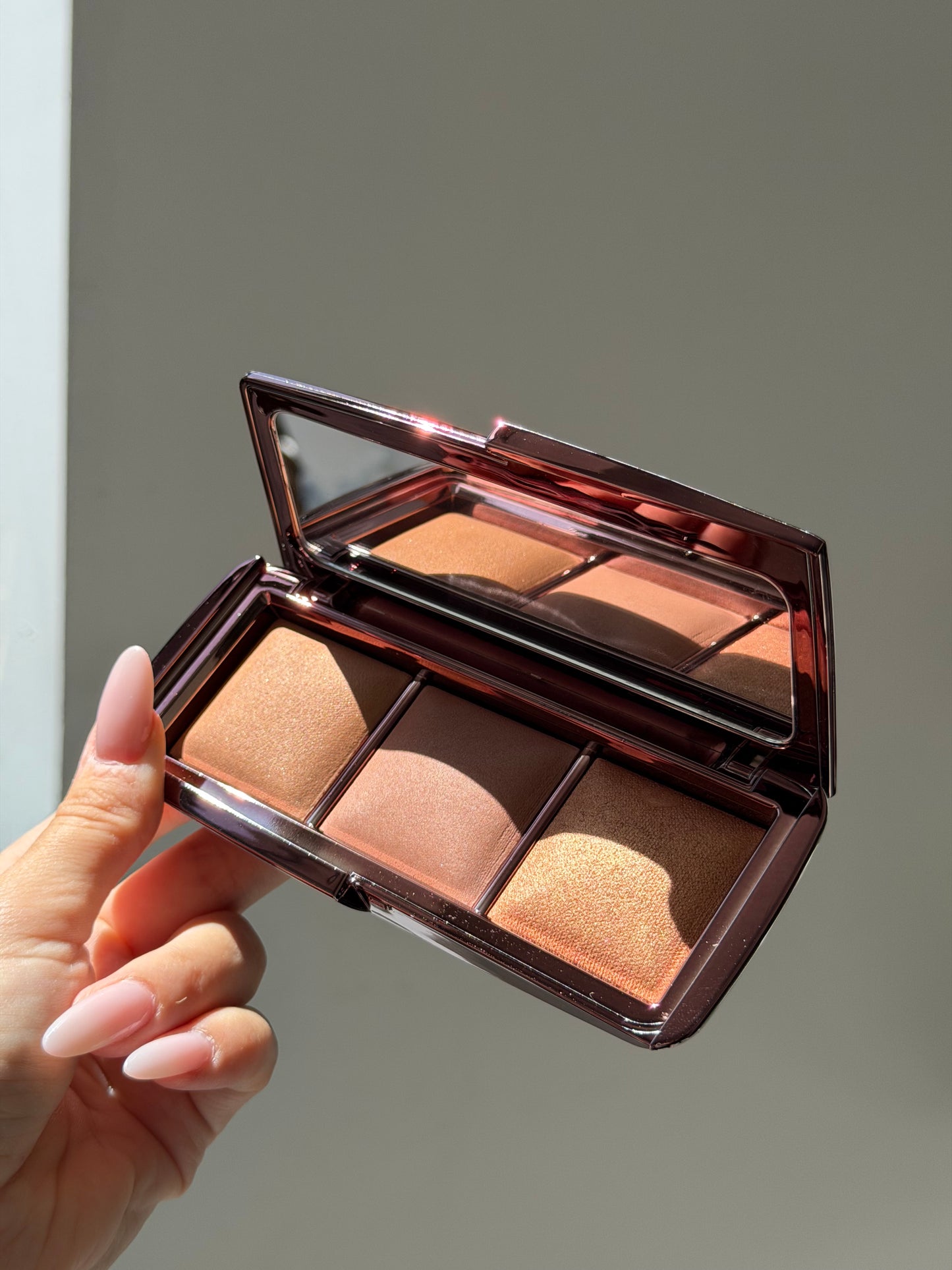 HOURGLASS Ambient Lighting Palette - Volume III