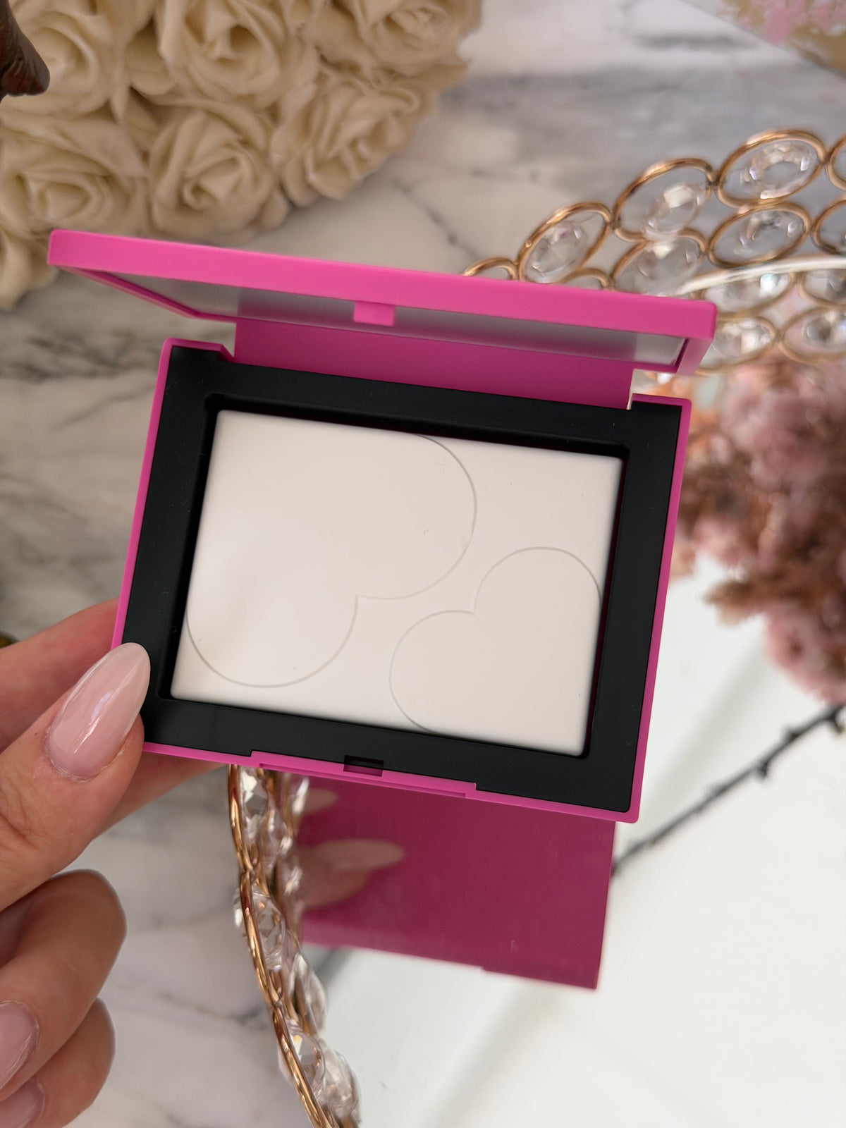 NARS Light Reflecting™ Setting Powder - Limited Edition Pink With Heart Motifs