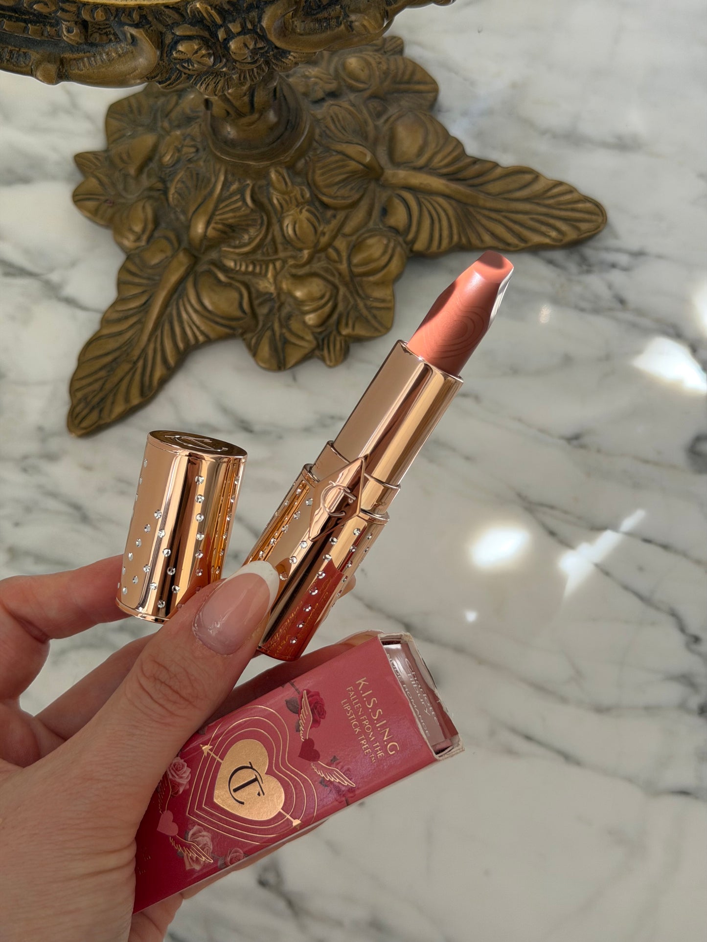 CHARLOTTE TILBURY
Look Of Love Lipstick
K.I.S.S.I.N.G - Nude Romance