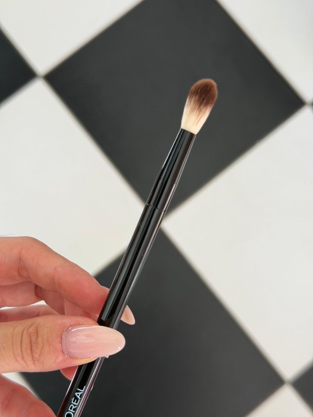 L'ORÉAL Eye Soft Smoky Professional Makeup Brush