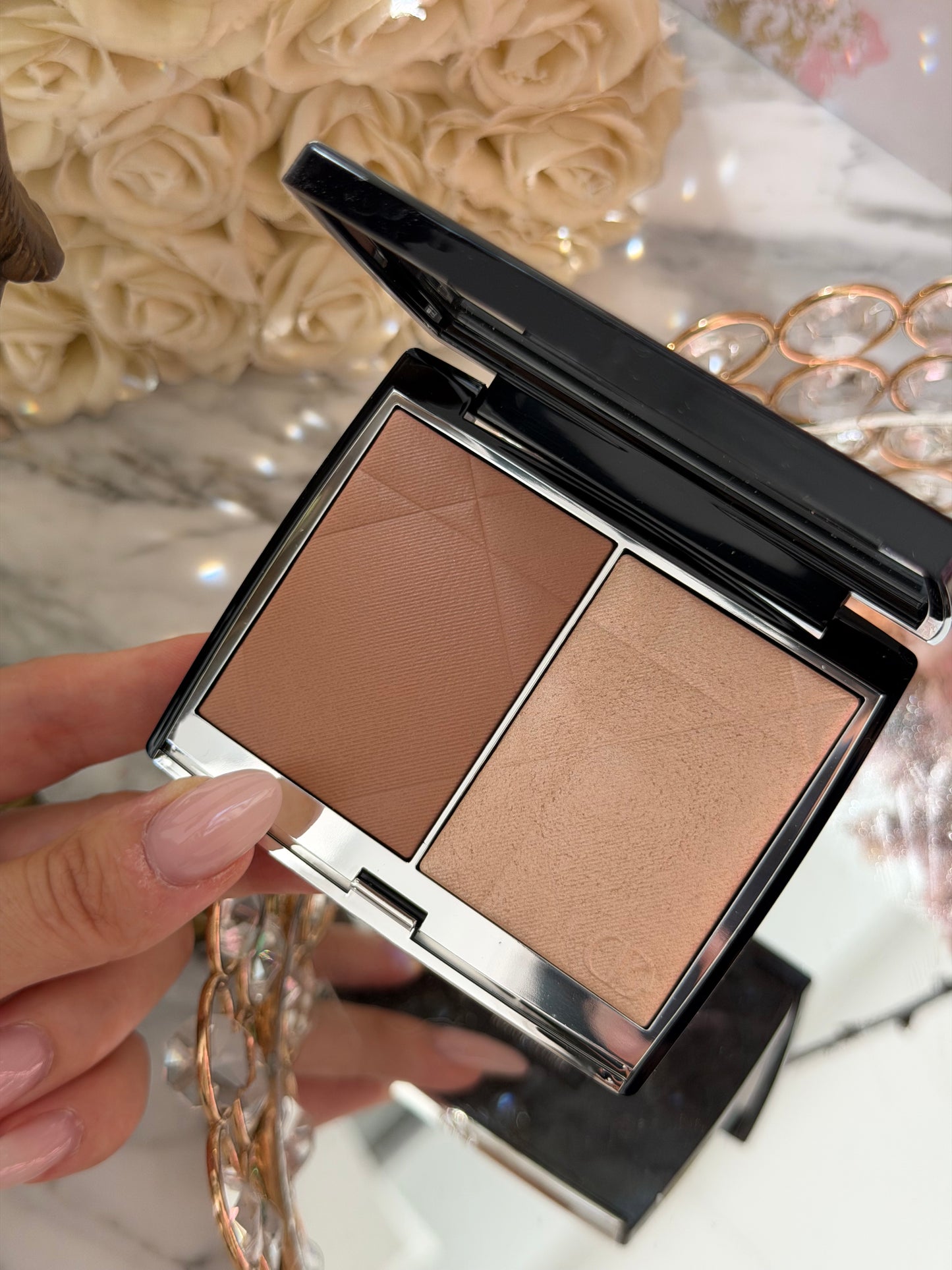 DIOR Rouge Blush Colour & Glow (100)
Multi-Use Face Palette – Color and Highlighter Duo