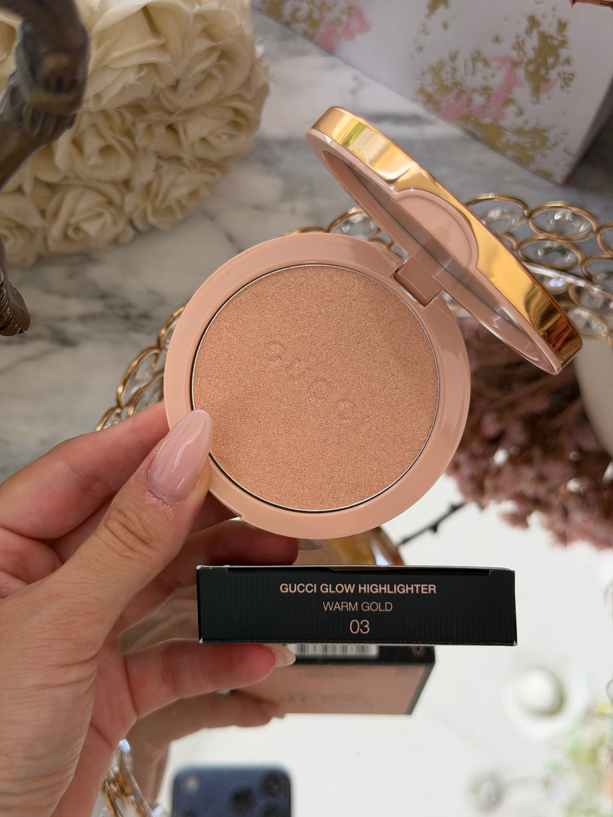 GUCCI Glow Highlighter (03)
Multi-Use Silky Illuminating Powder