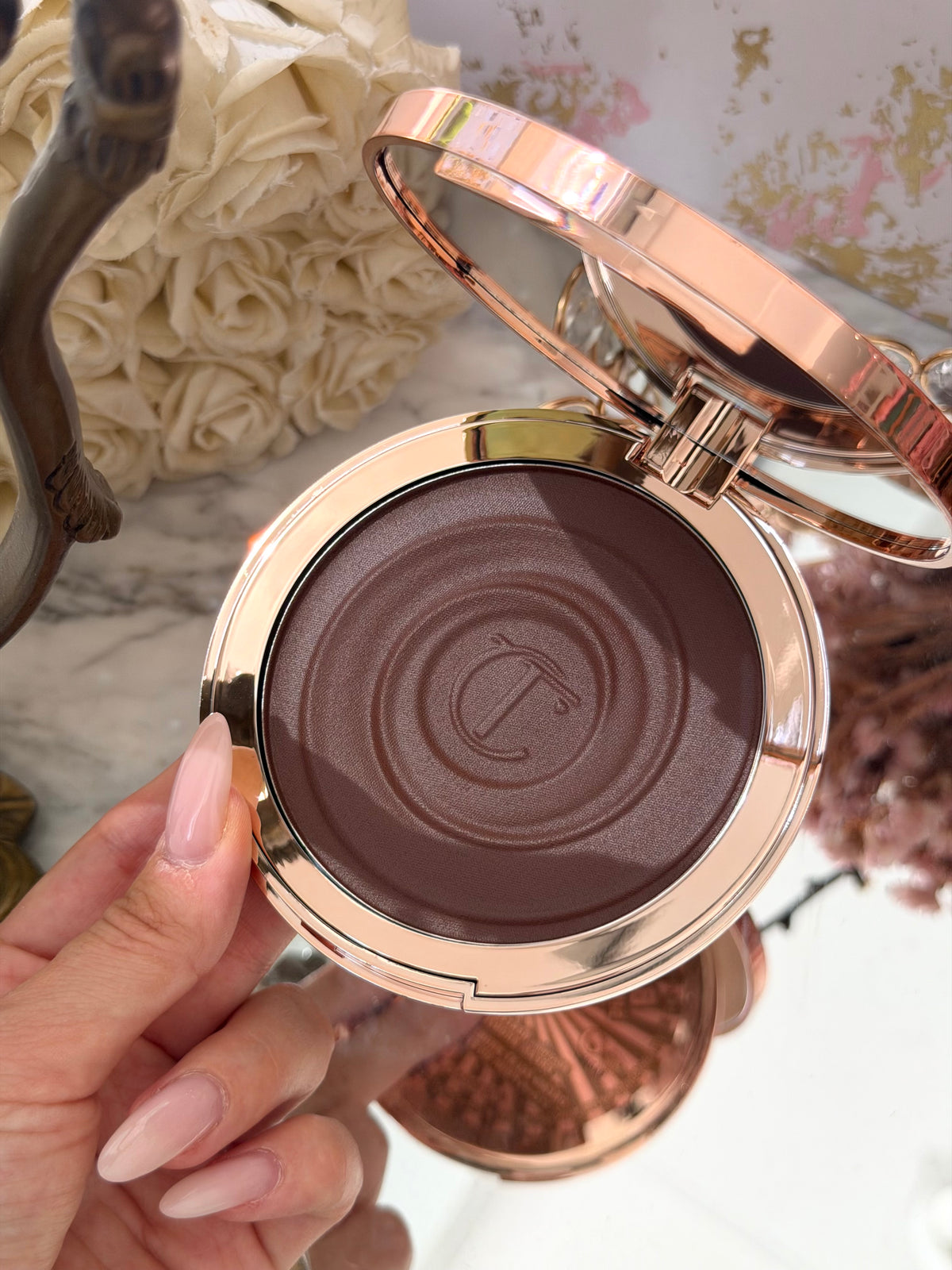 CHARLOTTE TILBURY Beautiful Skin Sun-Kissed Glow Bronzer (4)
Face & Body