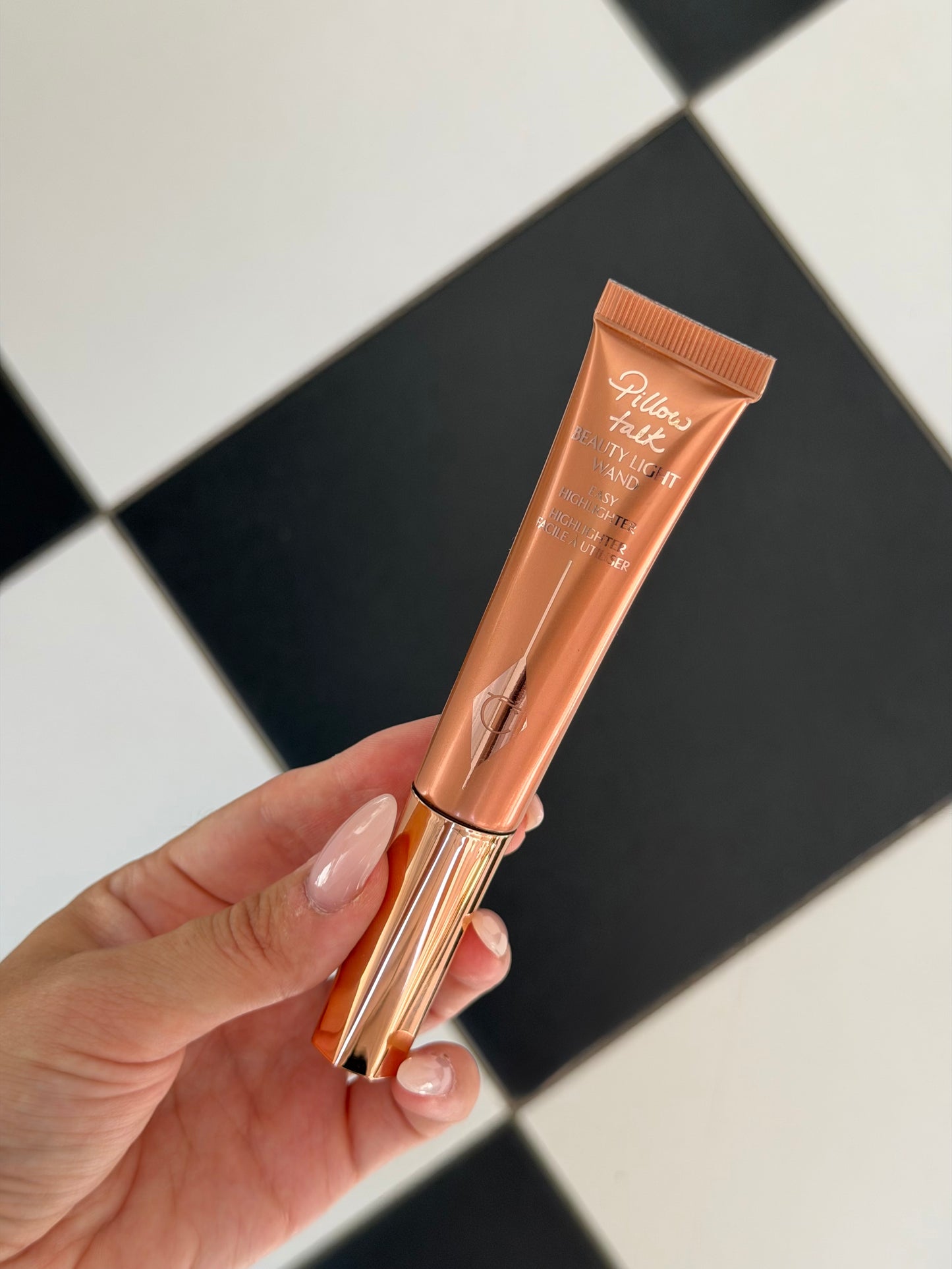 CHARLOTTE TILBURY Beauty Light Wand Easy Highlighter - Pillow Talk Medium