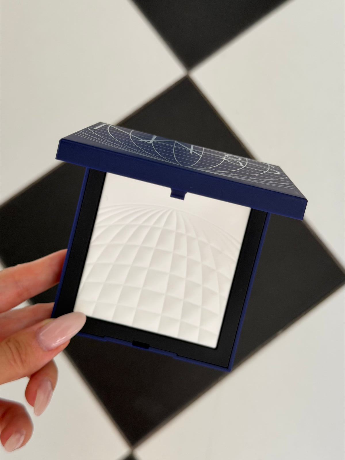 NARS Light Reflecting™ Pressed Setting Powder - Translucent Crystal