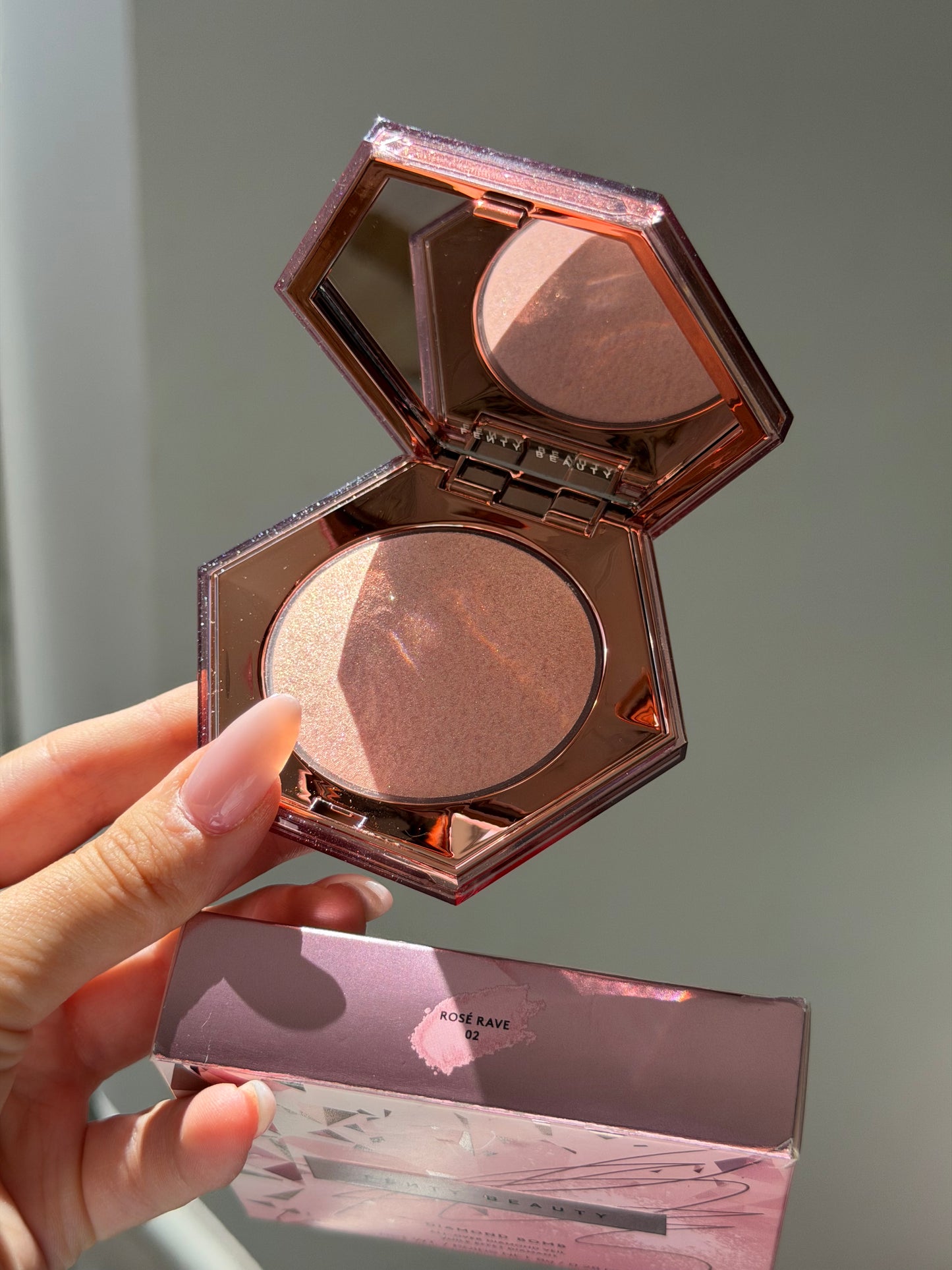 FENTY BEAUTY Diamond Bomb All-Over Diamond Veil Highlighter - Rosé Rave