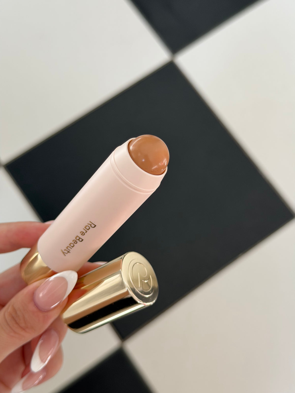 RARE BEAUTY Warm Wishes Effortless Bronzer Stick - Happy Sol