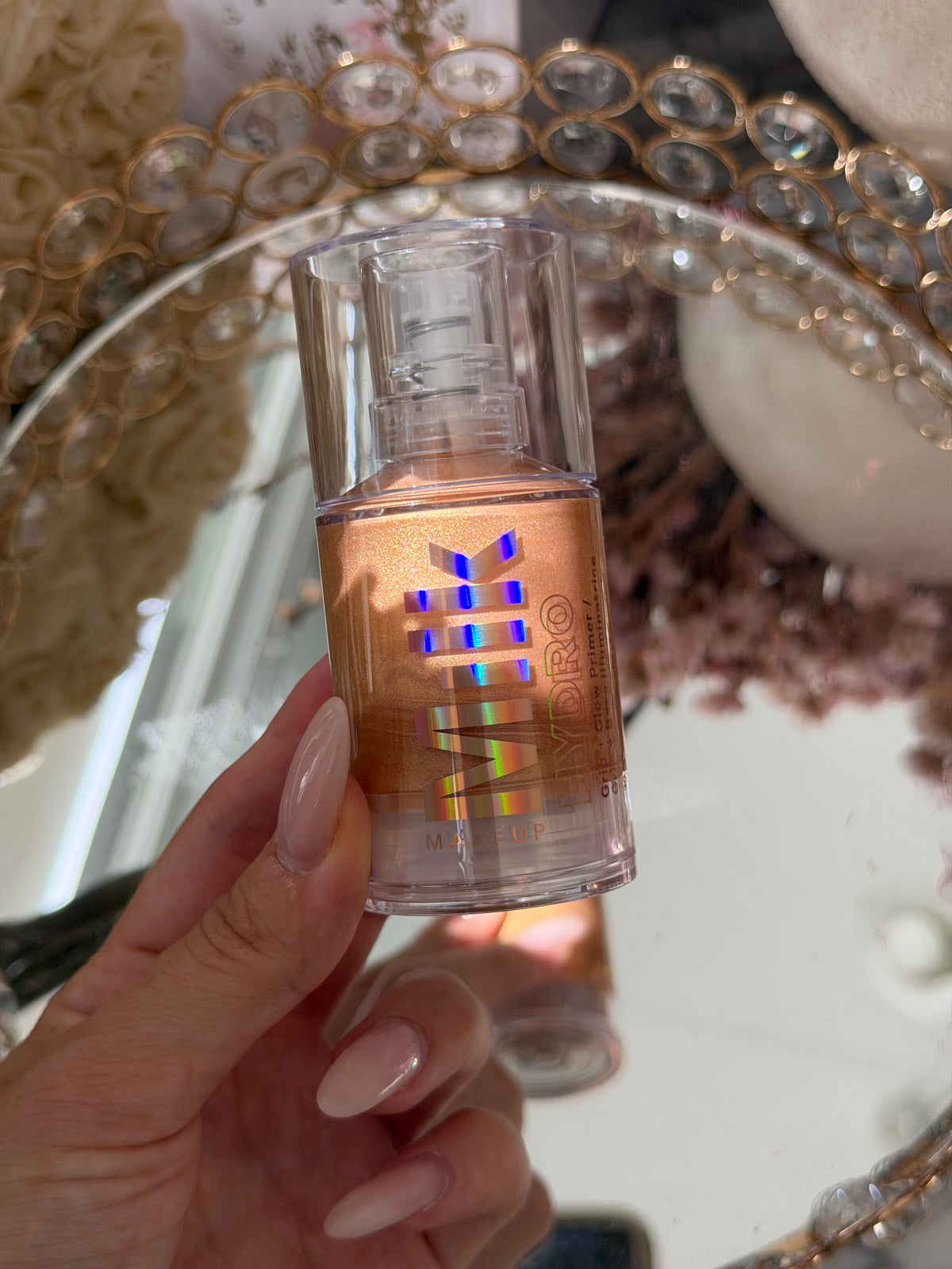 MILK MAKEUP Hydro Grip + Glow Primer
Illuminating Primer