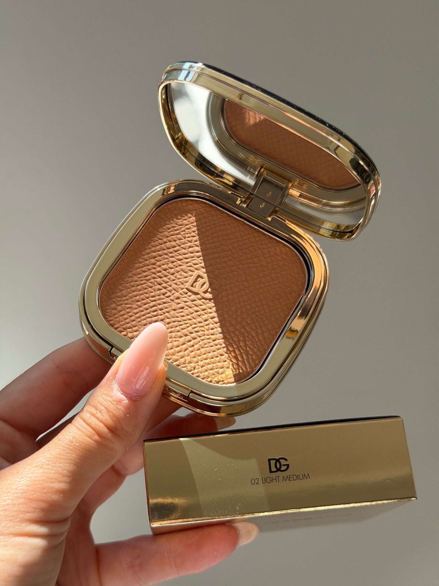 DOLCE&GABBANA Face&Eyes Match
Lasting Bronzer & Eyeshadow Powder (02)