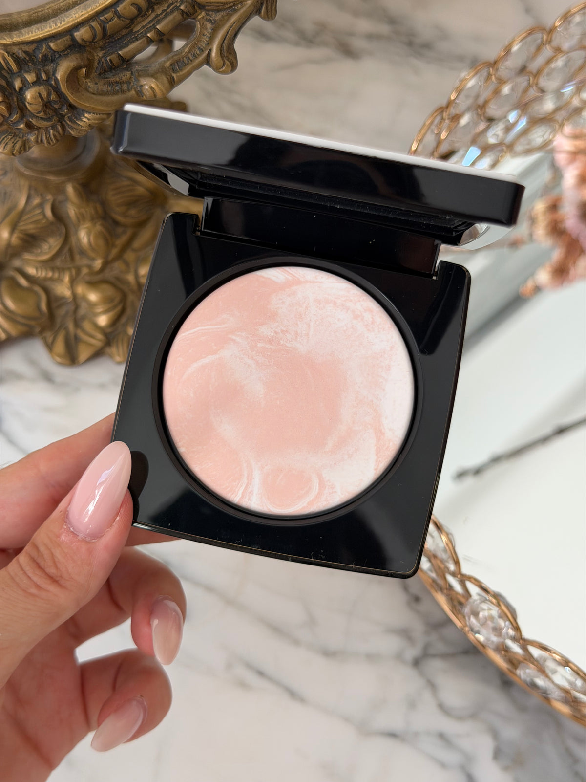 BOBBI BROWN
Sheer Finish Blurring Powder - Pearl Pink