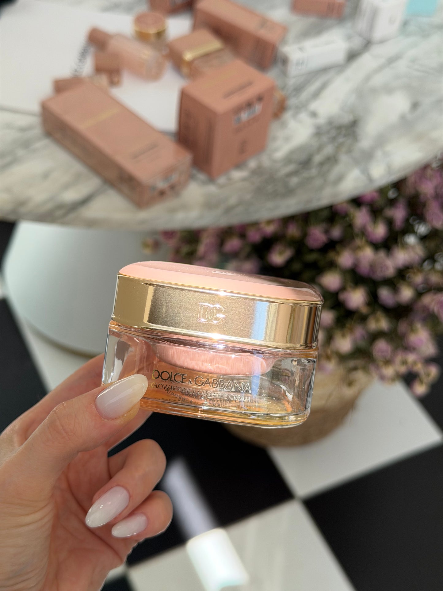 DOLCE&GABBANA Glow-Bounce Ceramide Cream
Plumping & Refining Moisturizer