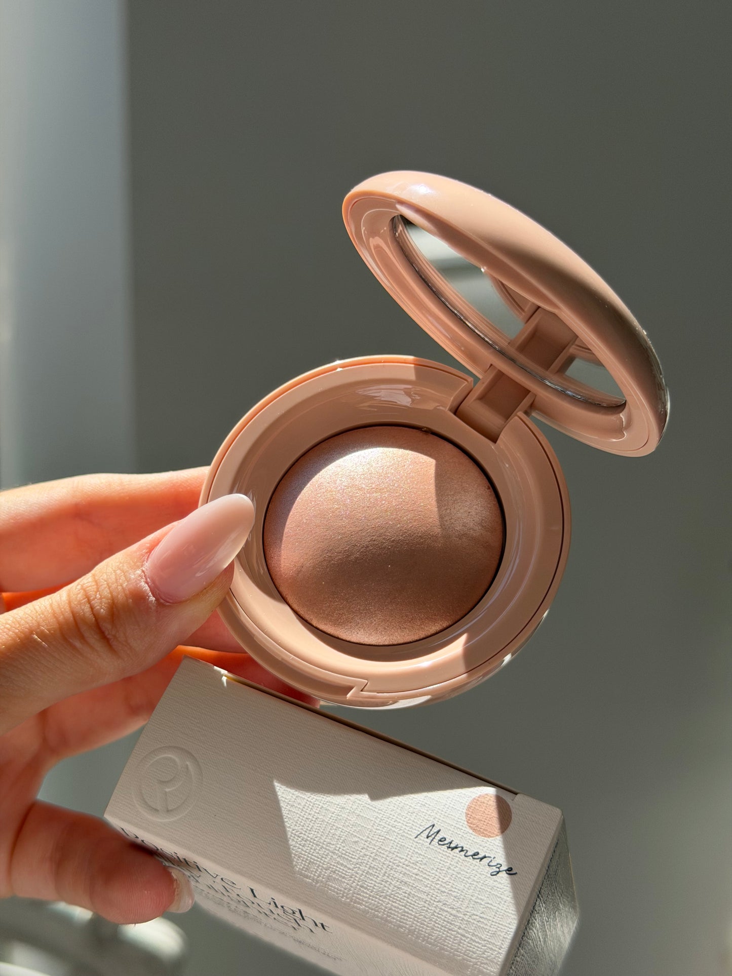 RARE BEAUTY Positive Light Silky Touch Highlighter - Mesmerize