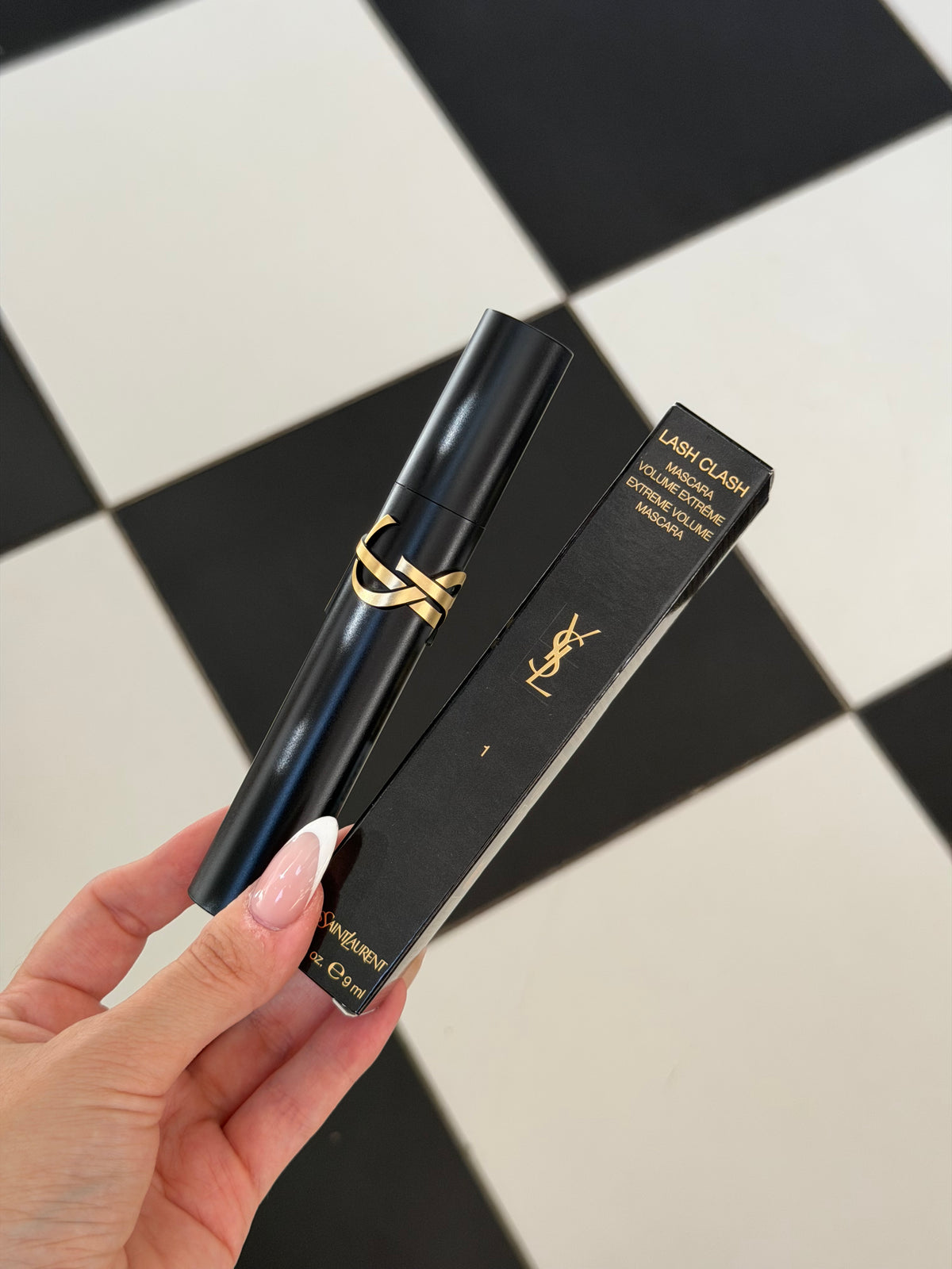 YSL
Lash Clash Extreme Volume Mascara - Black
