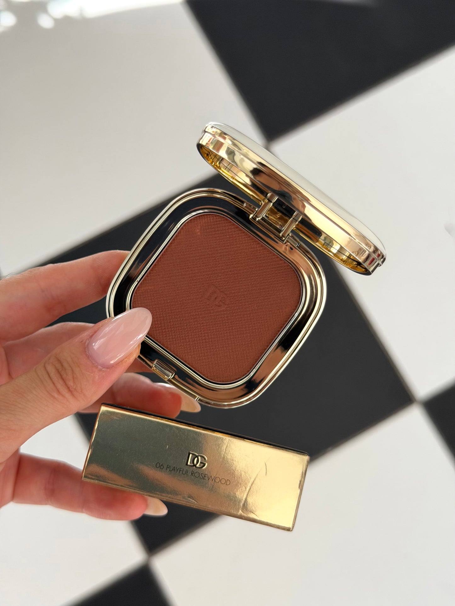 DOLCE & GABBANA
Cheek&Eyes Match - Lasting Blush & Eyshadow Powder (06)