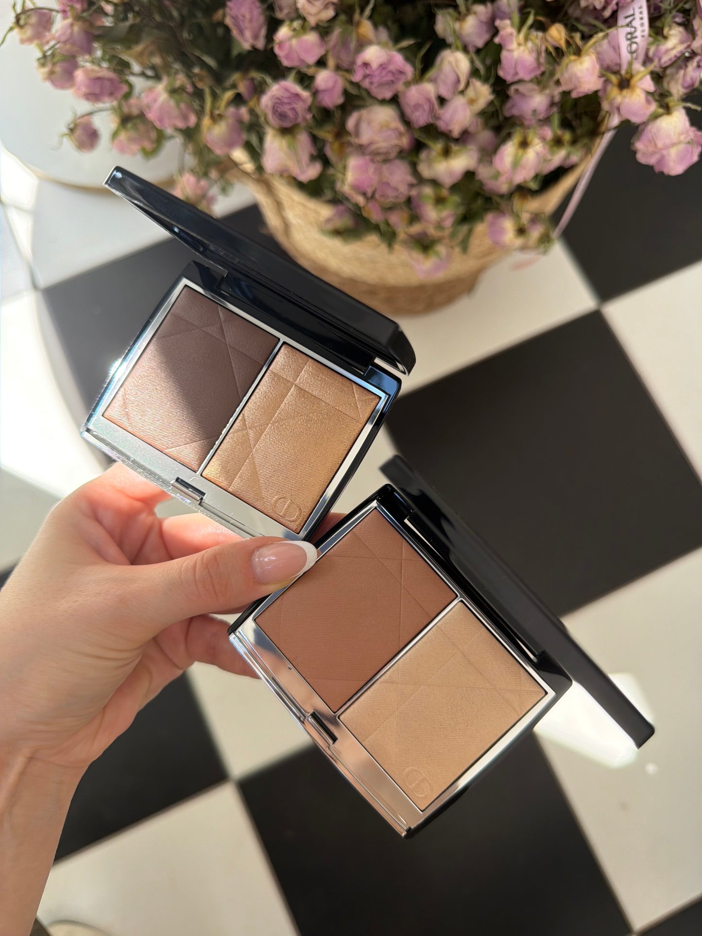 DIOR Rouge Blush Colour & Glow (100)
Multi-Use Face Palette – Color and Highlighter Duo
