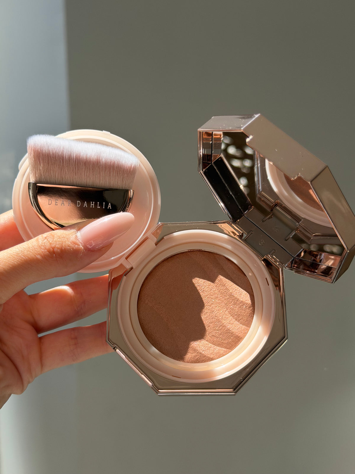 DEAR DAHLIA Blooming Edition
Endless Glow Illuminator - Highlighter