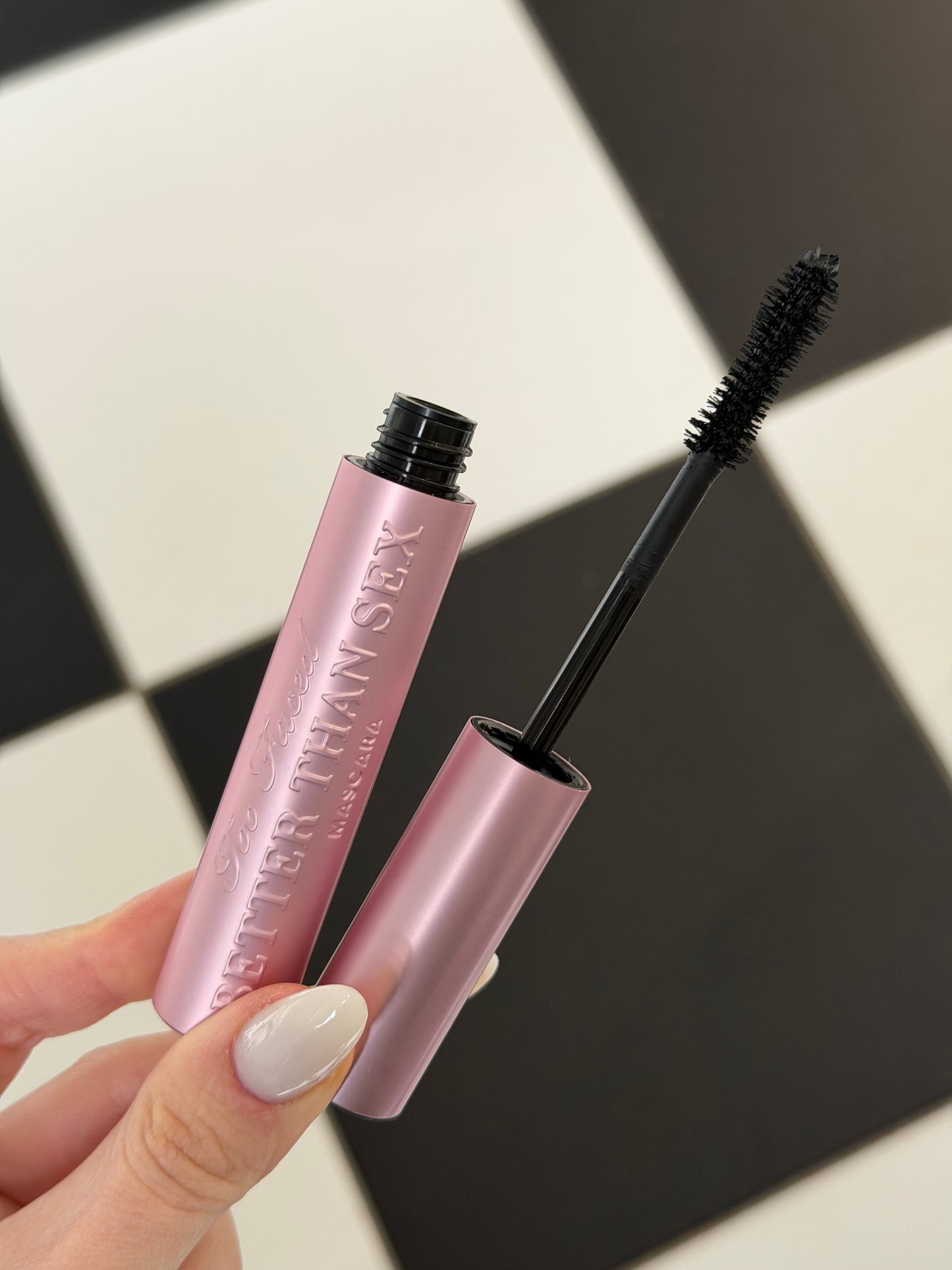 TOO FACED Better Than Sex Volumizing Mascara - Black
Dramatic Volume & Longer Lashes