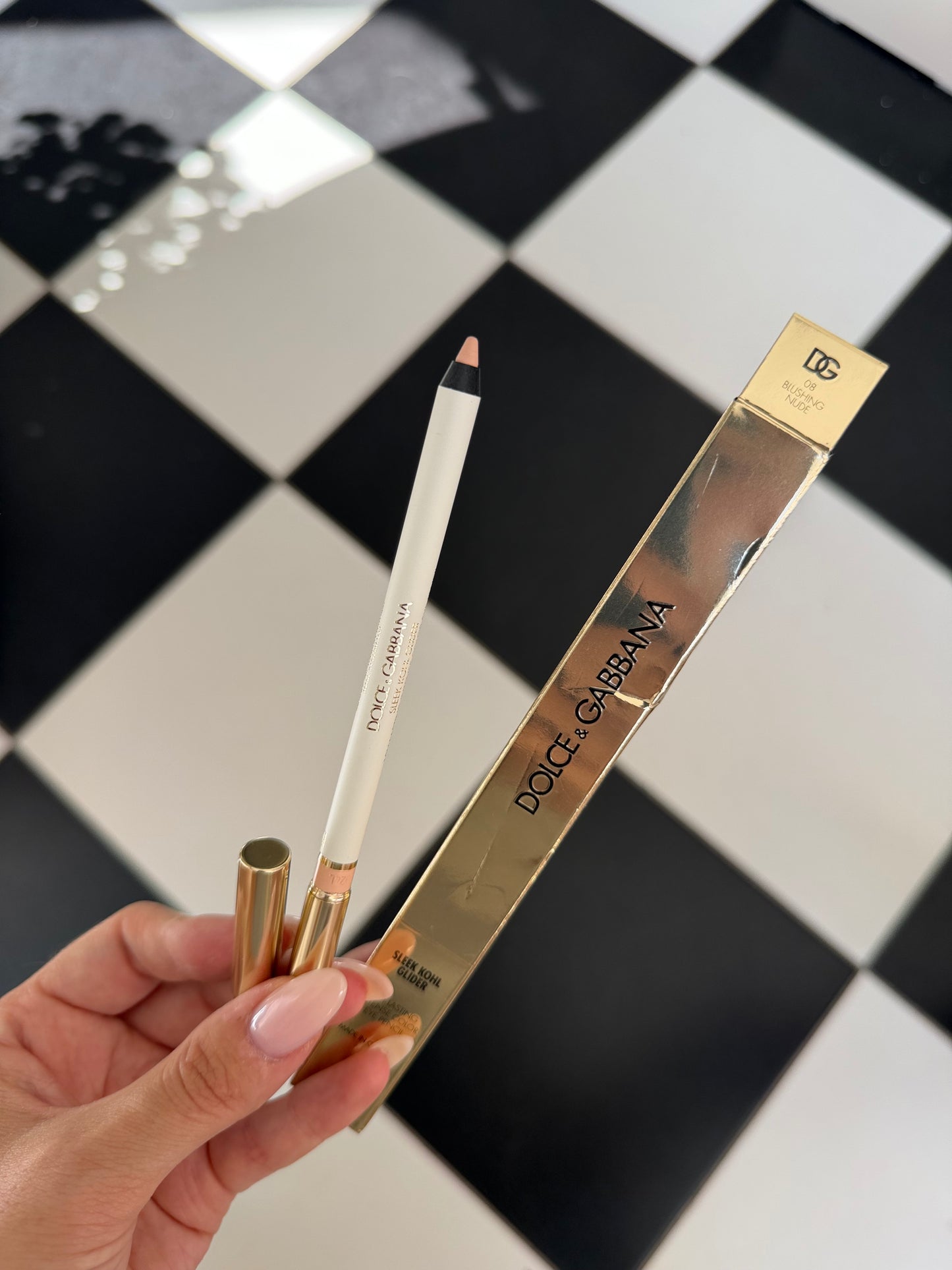 DOLCE&GABBANA Sleek Khol Glider 
10H Lasting Intense Color Eye Pencil (08)
