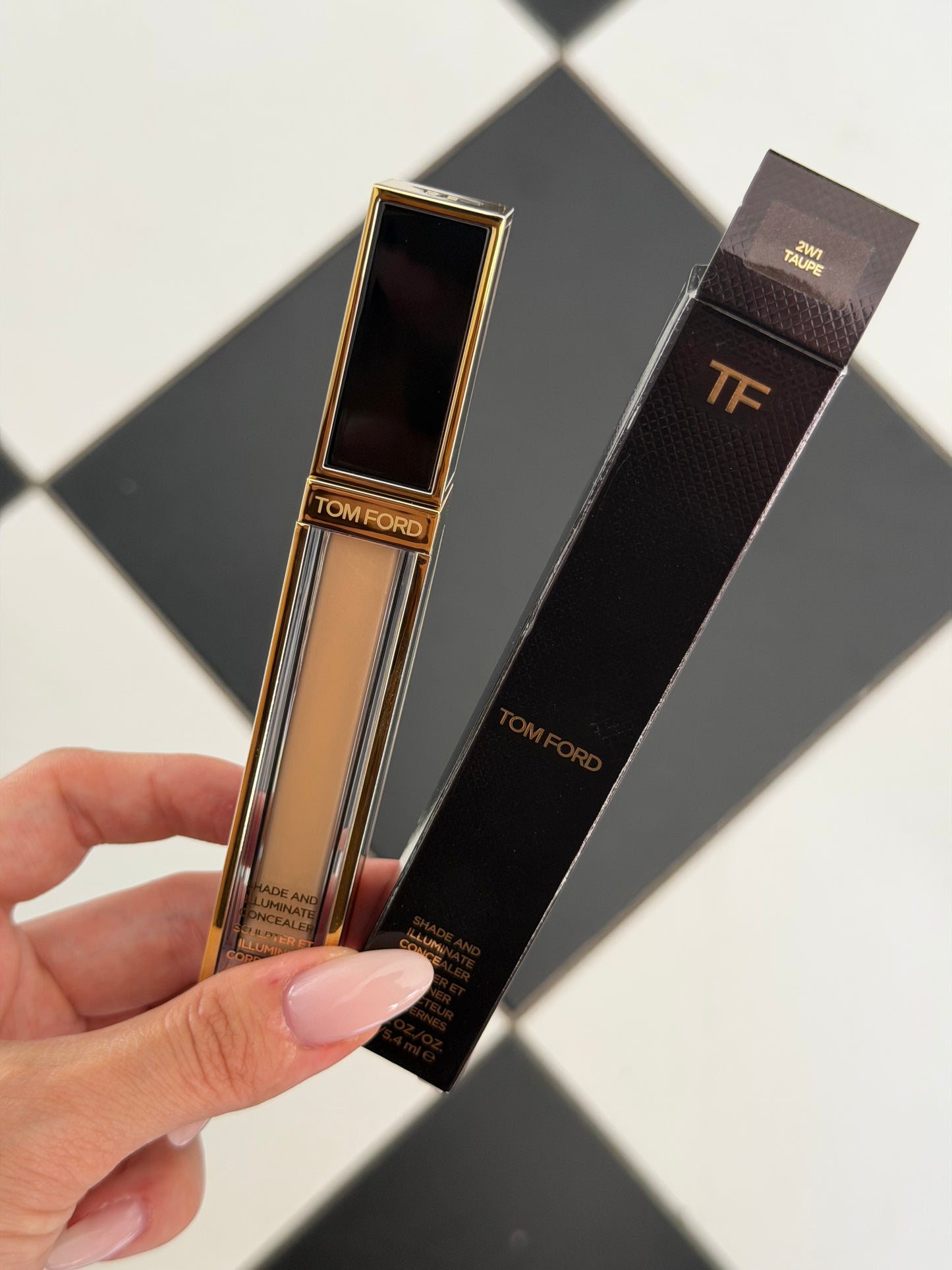 TOM FORD Shade And Illuminate Concealer (2W1)