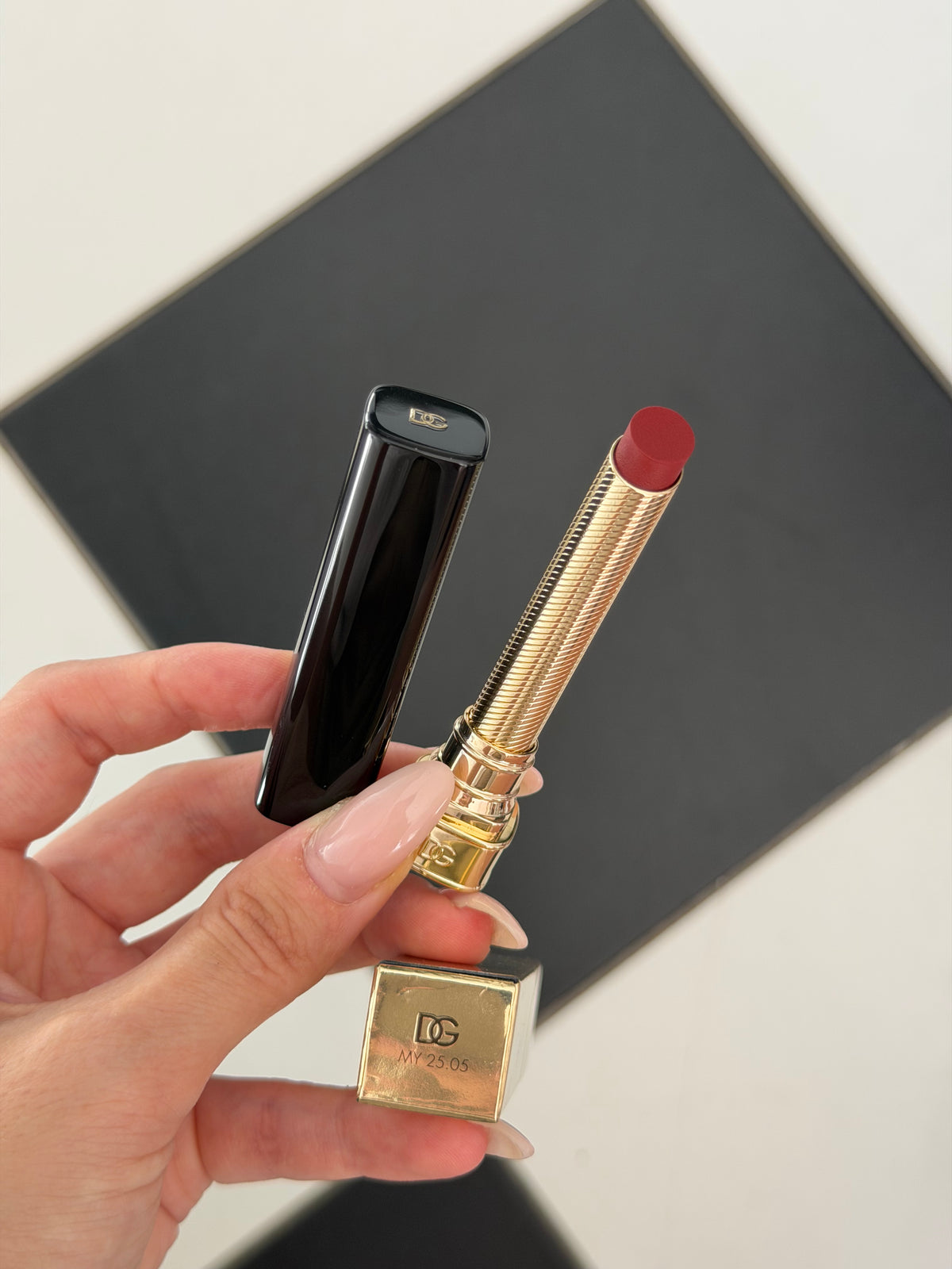 DOLCE&GABBANA My Comfy Matte Lipstick - My 25.05
Instant Rich Color & Hydration Lip Stylo