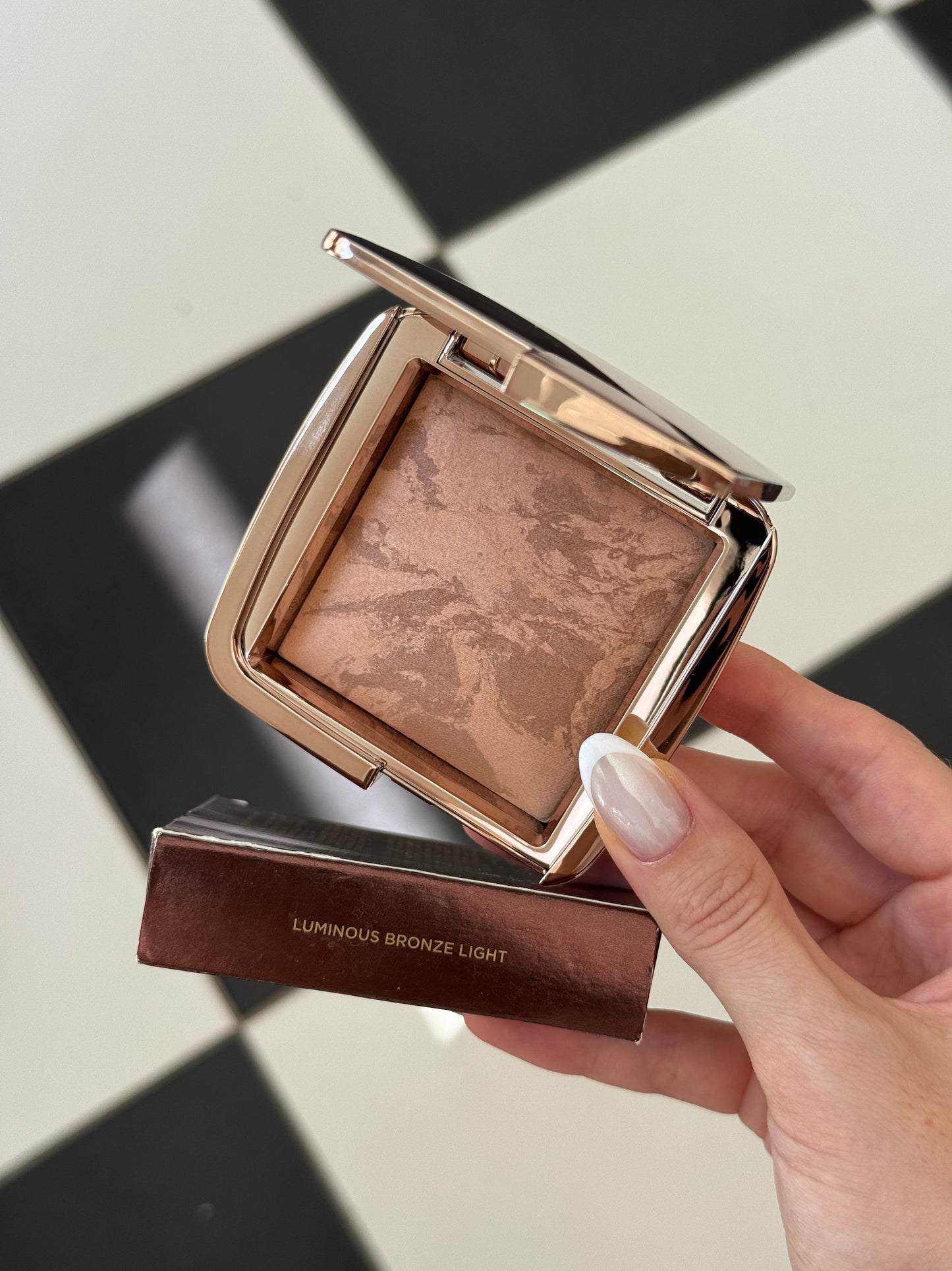 HOURGLASS Ambient™ Lighting Bronzer - Luminous