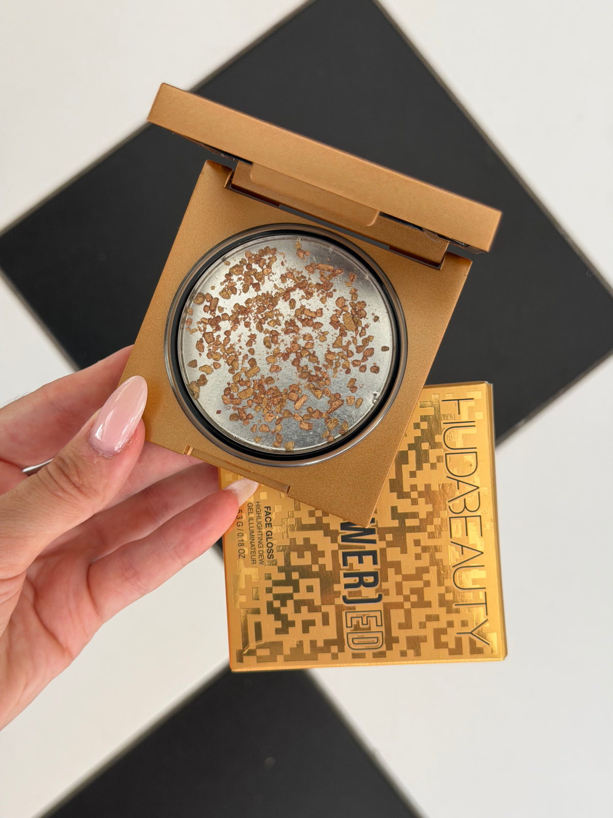 HUDA BEAUTY Empowered Face Gloss Highlighting Dew - Glow Energy