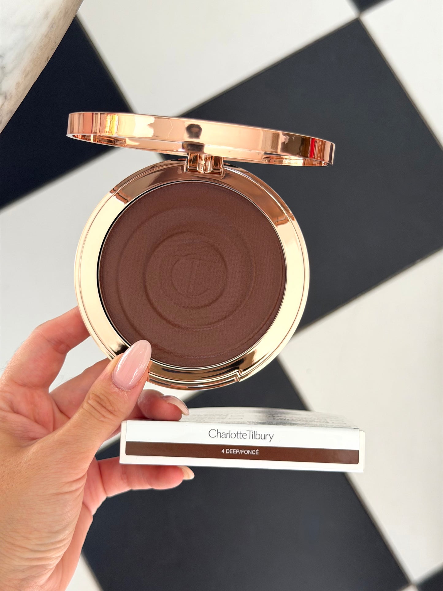 CHARLOTTE TILBURY Beautiful Skin Sun-Kissed Glow Bronzer (4)
Face & Body