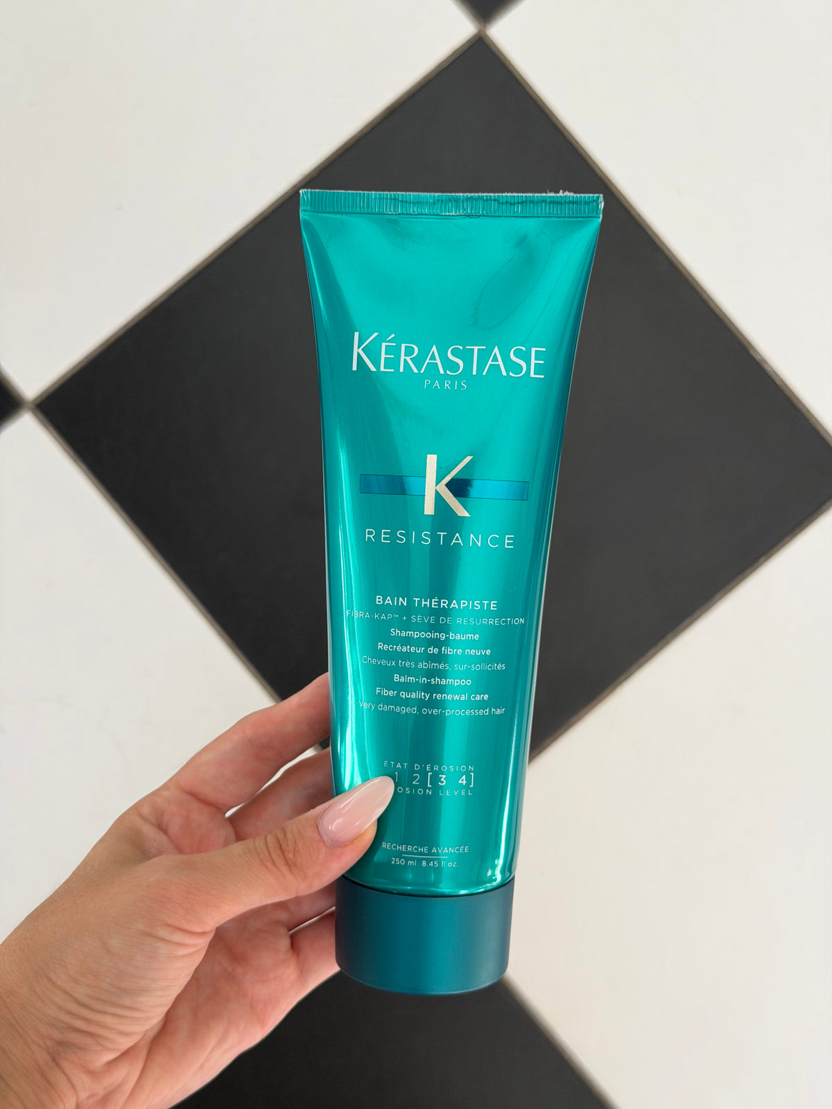 KÉRASTASE Resistance
Bain Thérapiste Balm-In-Shampoo
Very Damaged Hair