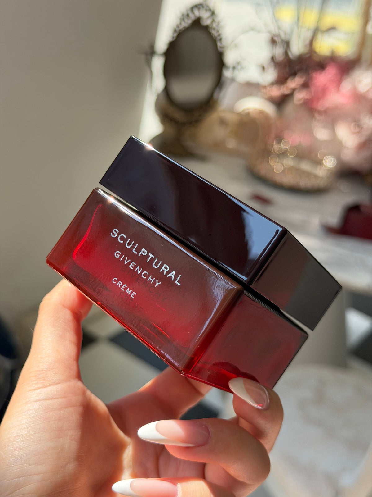 GIVENCHY
Sculptural Cream
Tense, Densify and Tonify Your Facial Contour and Volumes