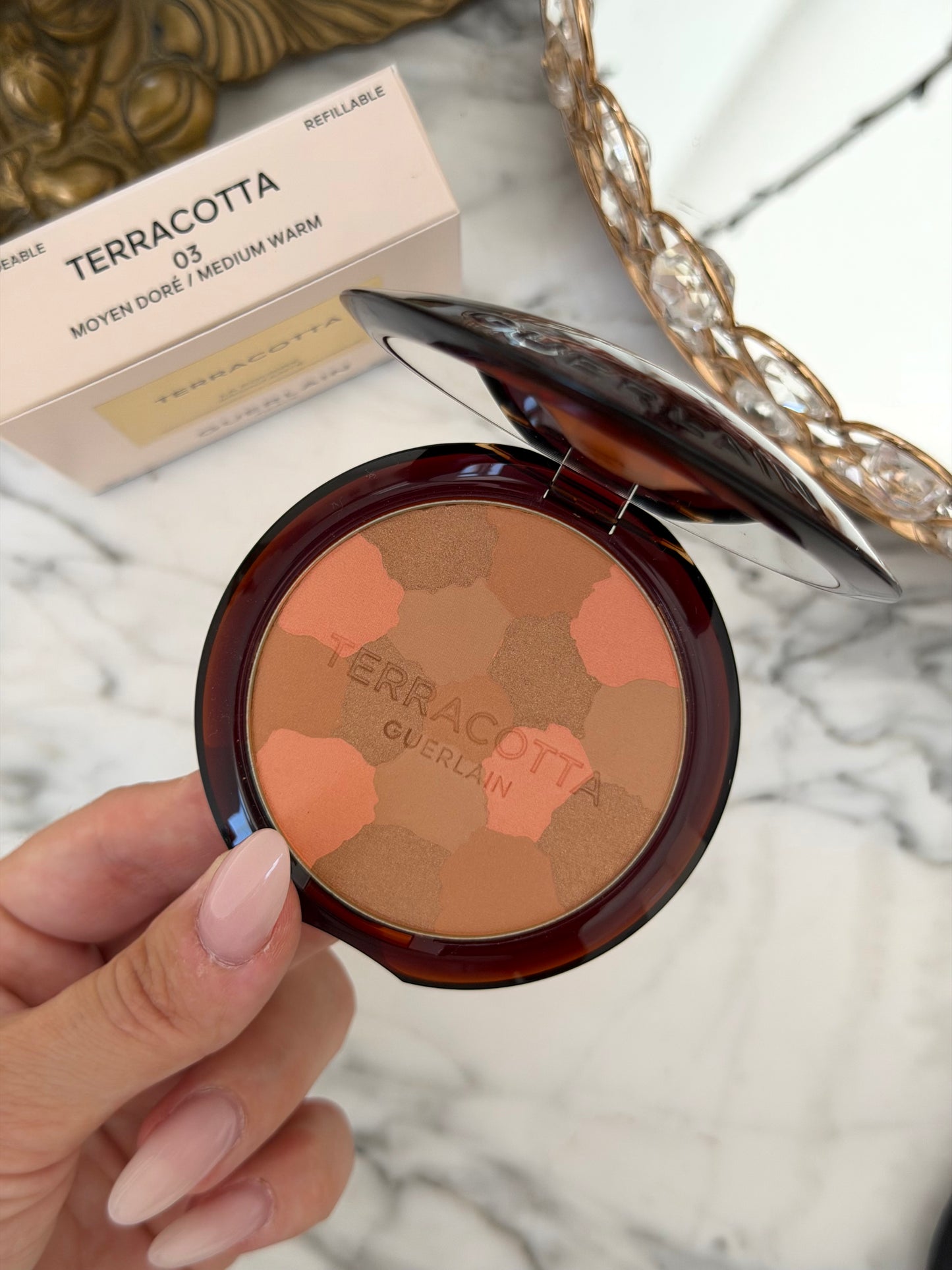 GUERLAIN Terracotta Light The Sun-Kissed Natural Healthy Glow Powder (03)
Soft & Blushing Long-Lasting