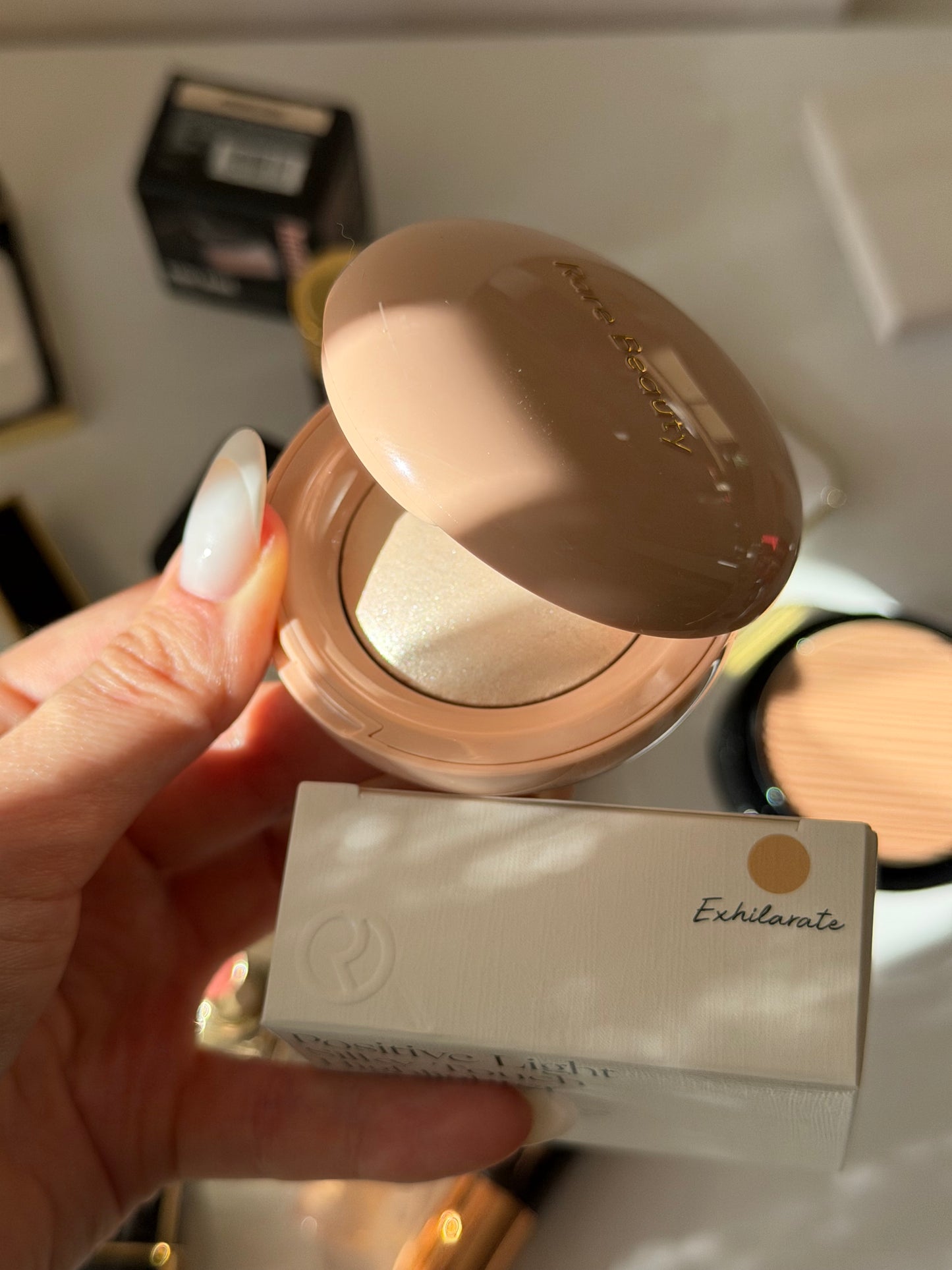 RARE BEAUTY Positive Light Silky Touch Highlighter - Exhilarate