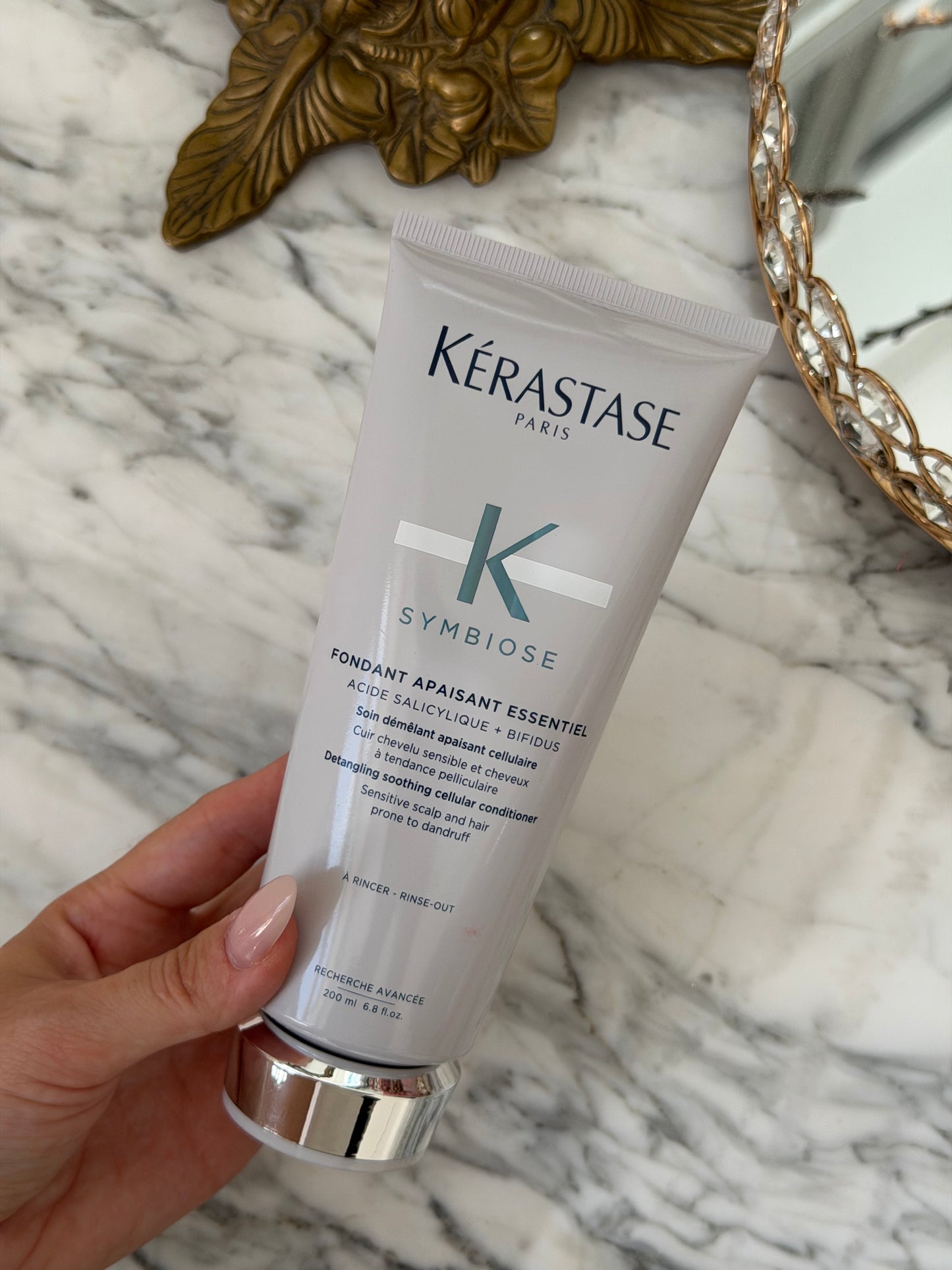 KERASTASE Fondant Apaisant Essentiel
Dentaling Soothing Cellular Conditioner For Sensitive Scalp And Hair Prone To Dandruff