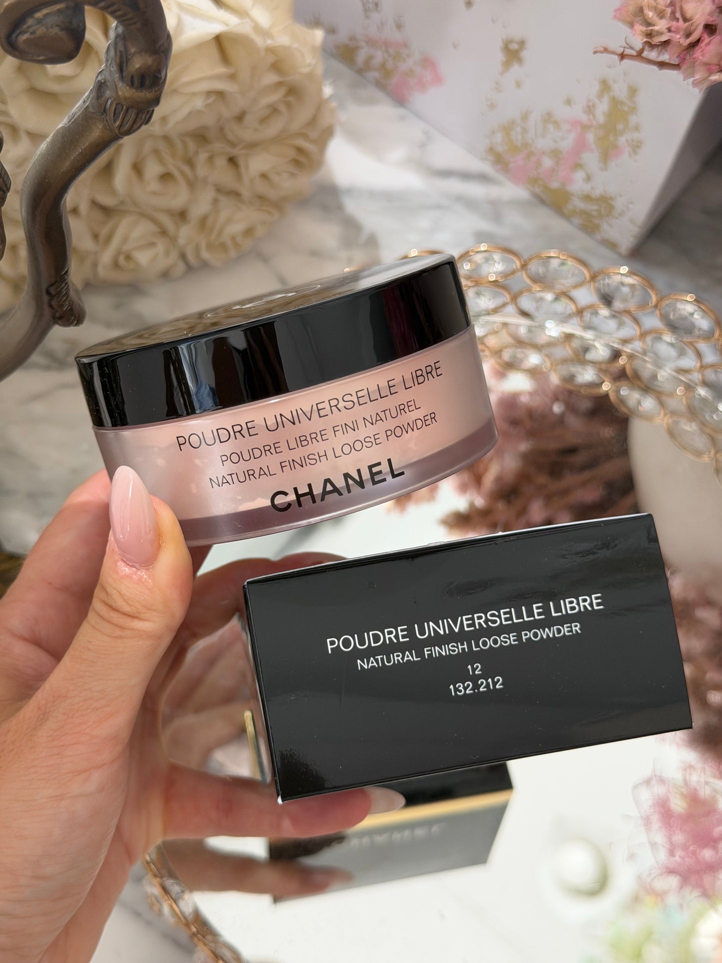 CHANEL Poudre Universelle Libre
Natural Finish Loose Powder (12)