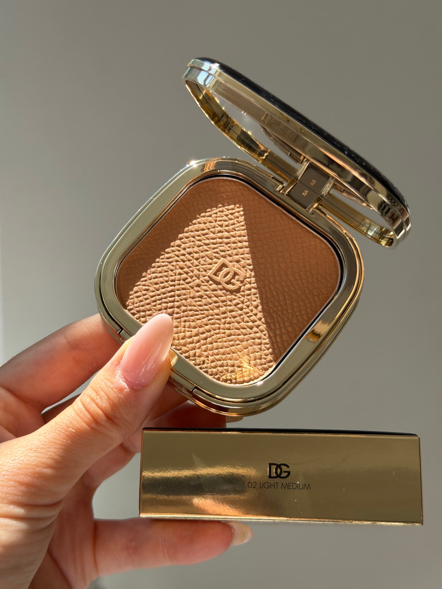 DOLCE&GABBANA Face&Eyes Match
Lasting Bronzer & Eyeshadow Powder (02)