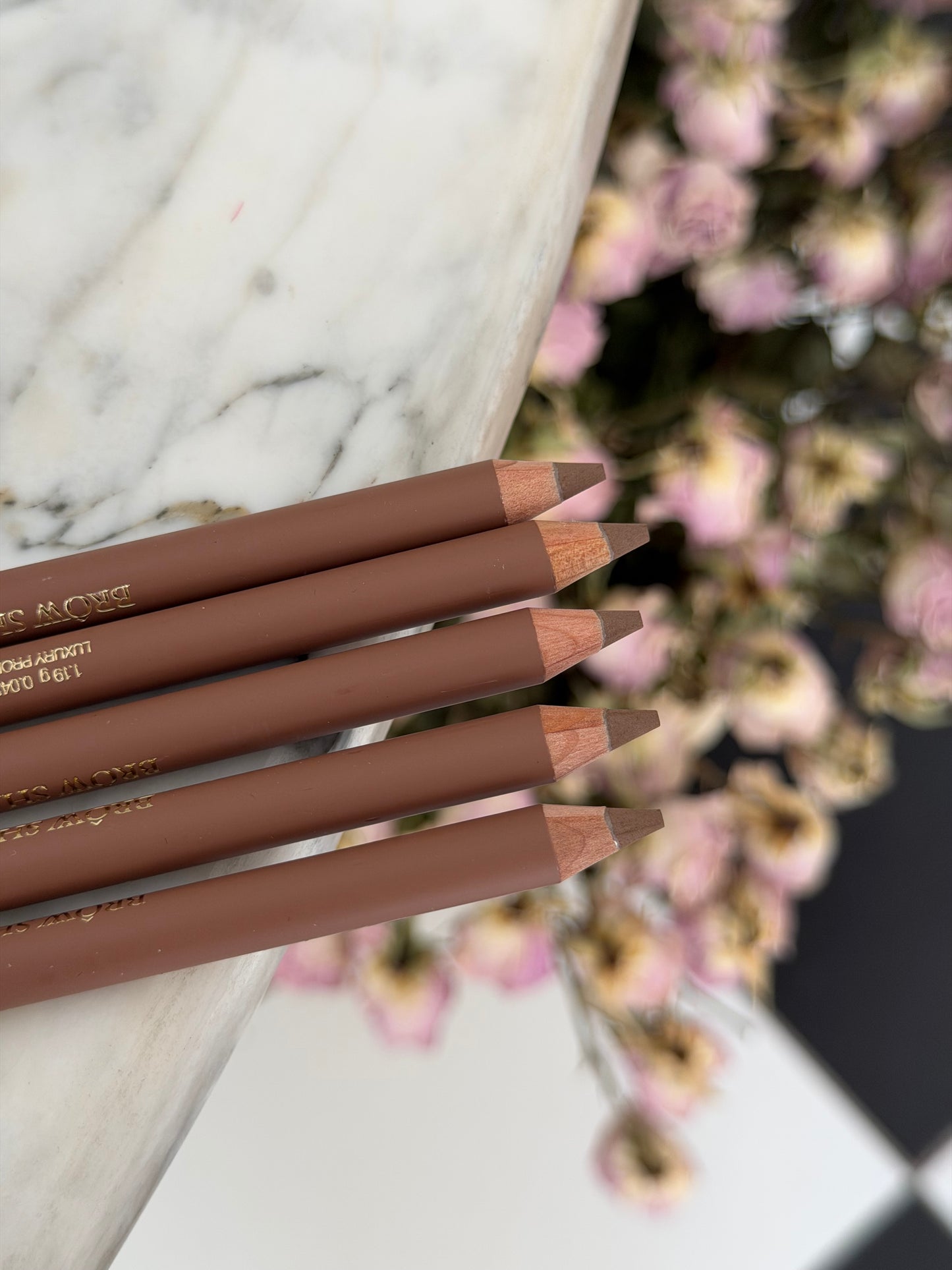 LANCÔME Brow Shaping Powdery Pencil (02)
Defined & Natural