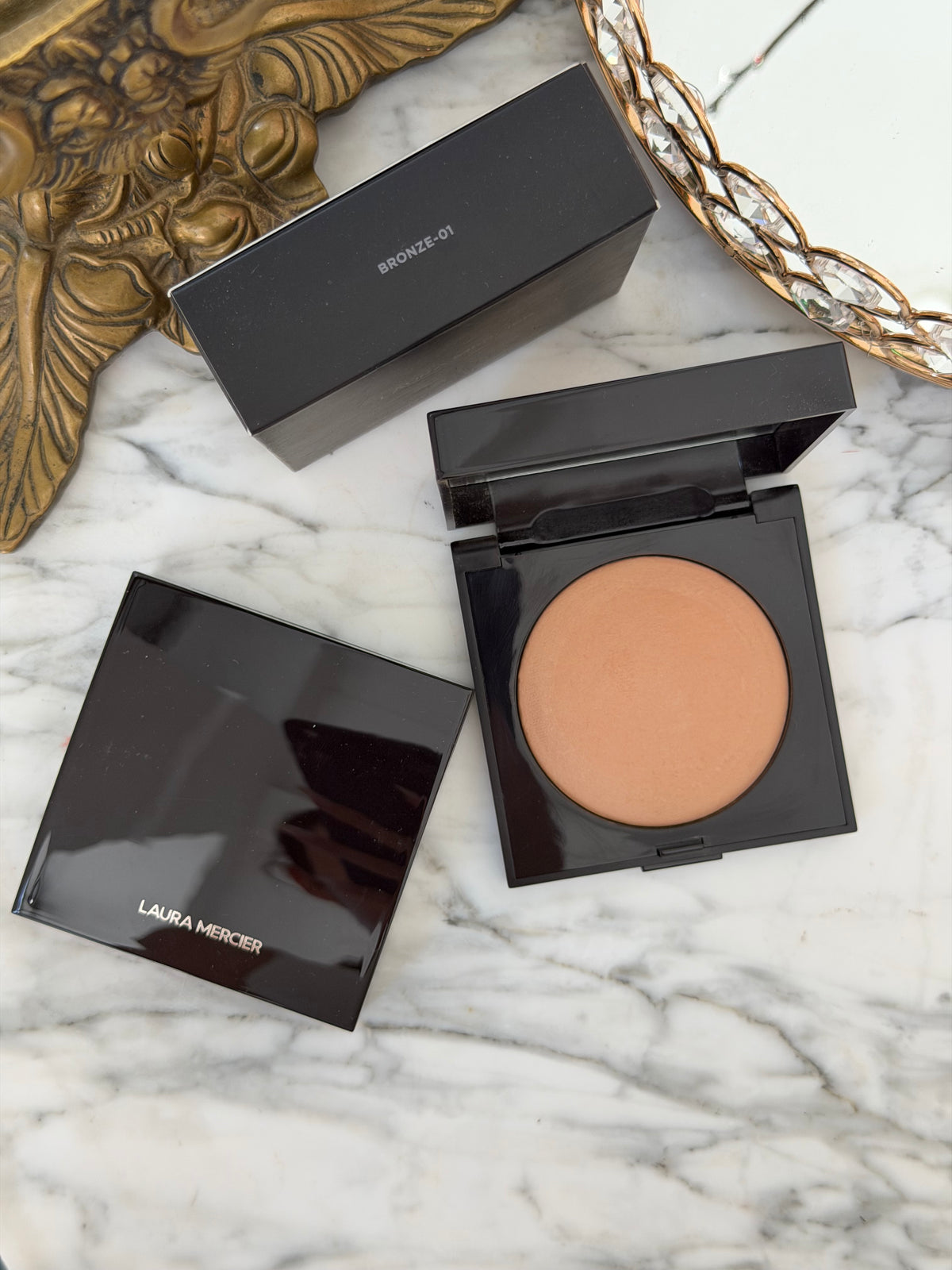 LAURA MERCIER Matte Radiance Baked Face Powder 
Soft Matte Radiance