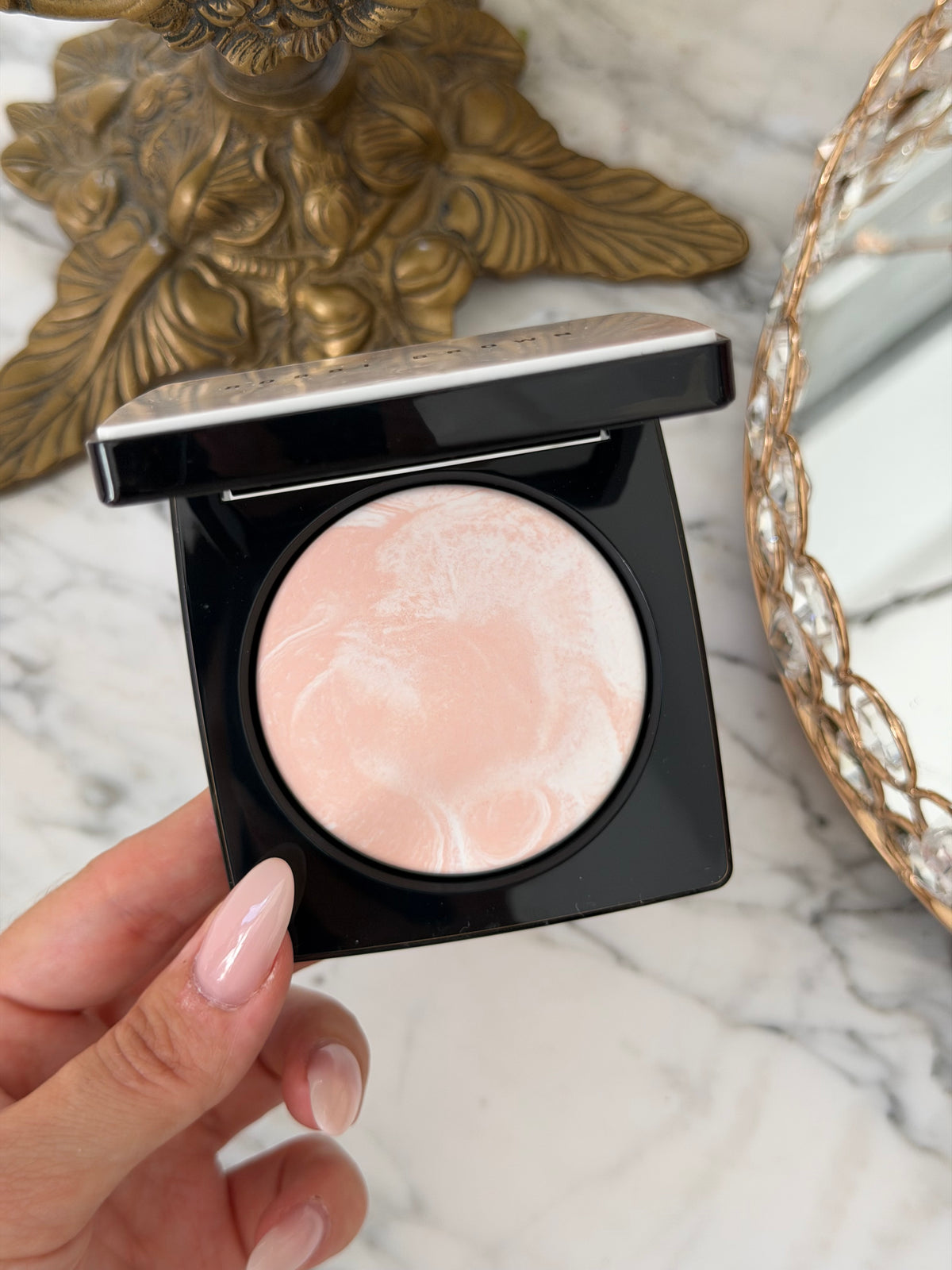BOBBI BROWN
Sheer Finish Blurring Powder - Pearl Pink