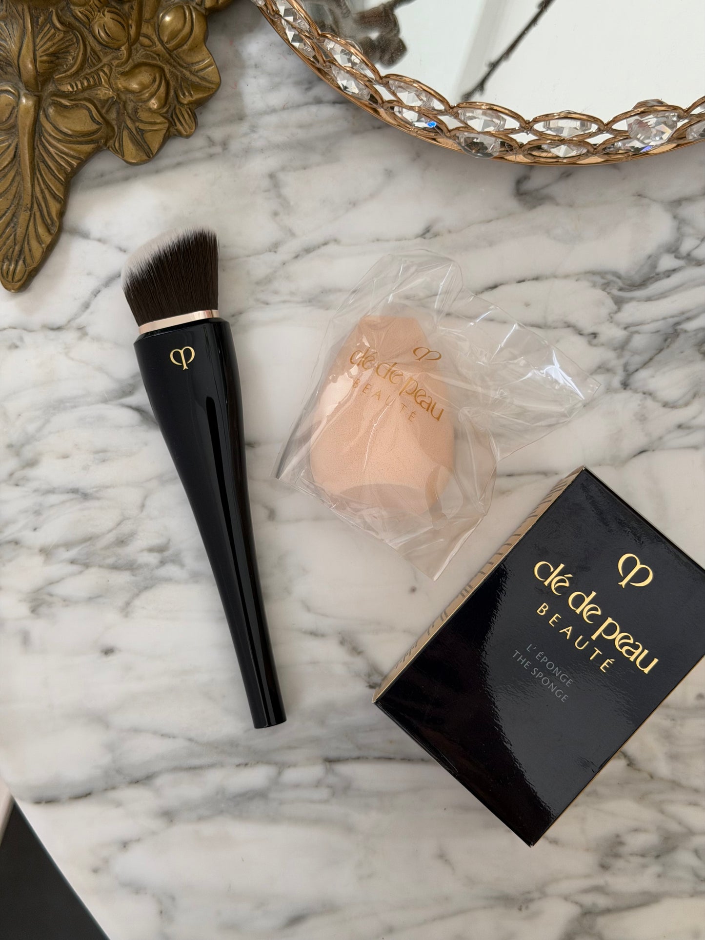 CLÉ DE PEAU BEAUTÉ Light Coverage Foundation Brush