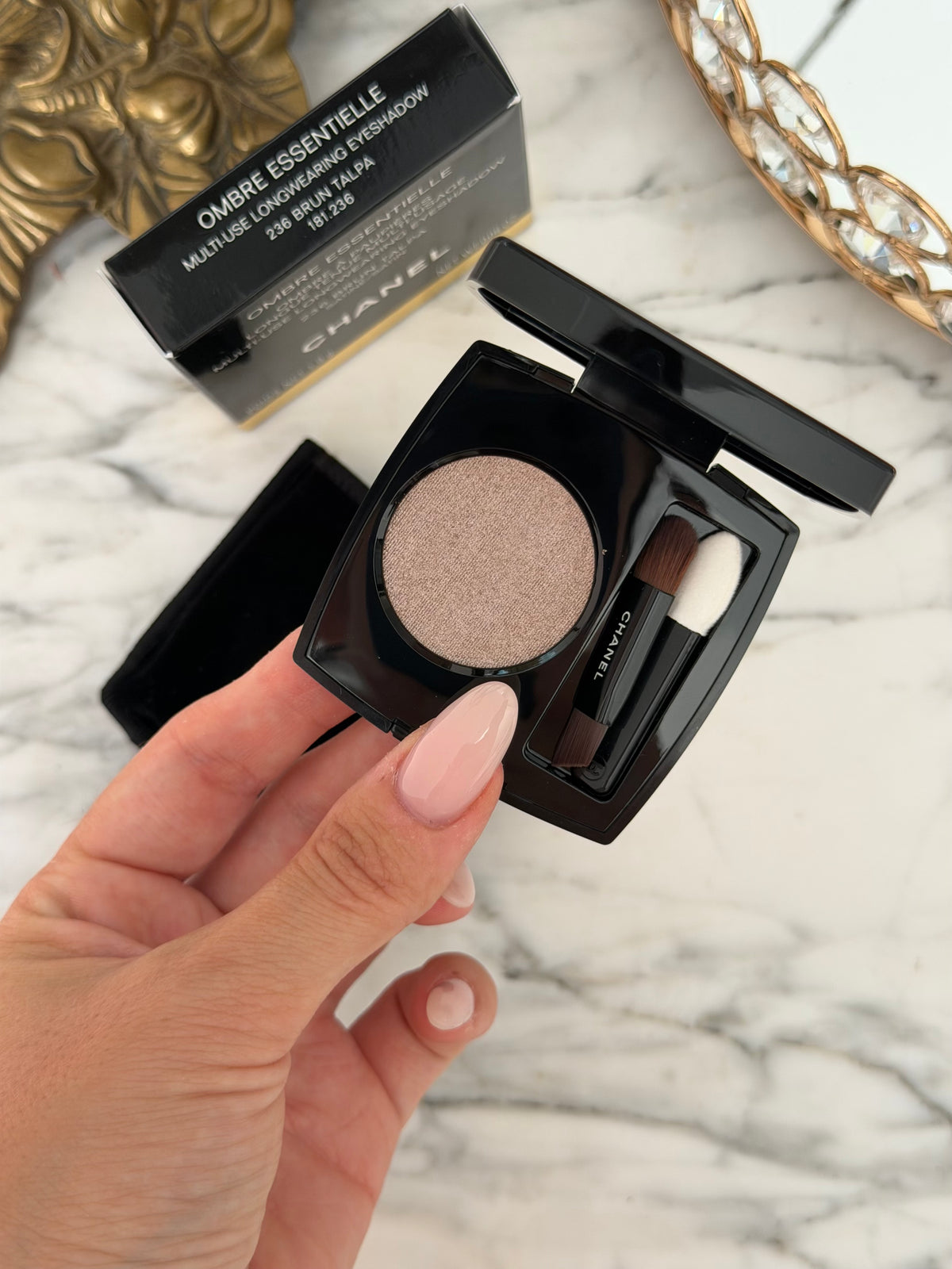 CHANEL Ombre Essentielle Multi-Use Longwearing Eyeshadow (236)