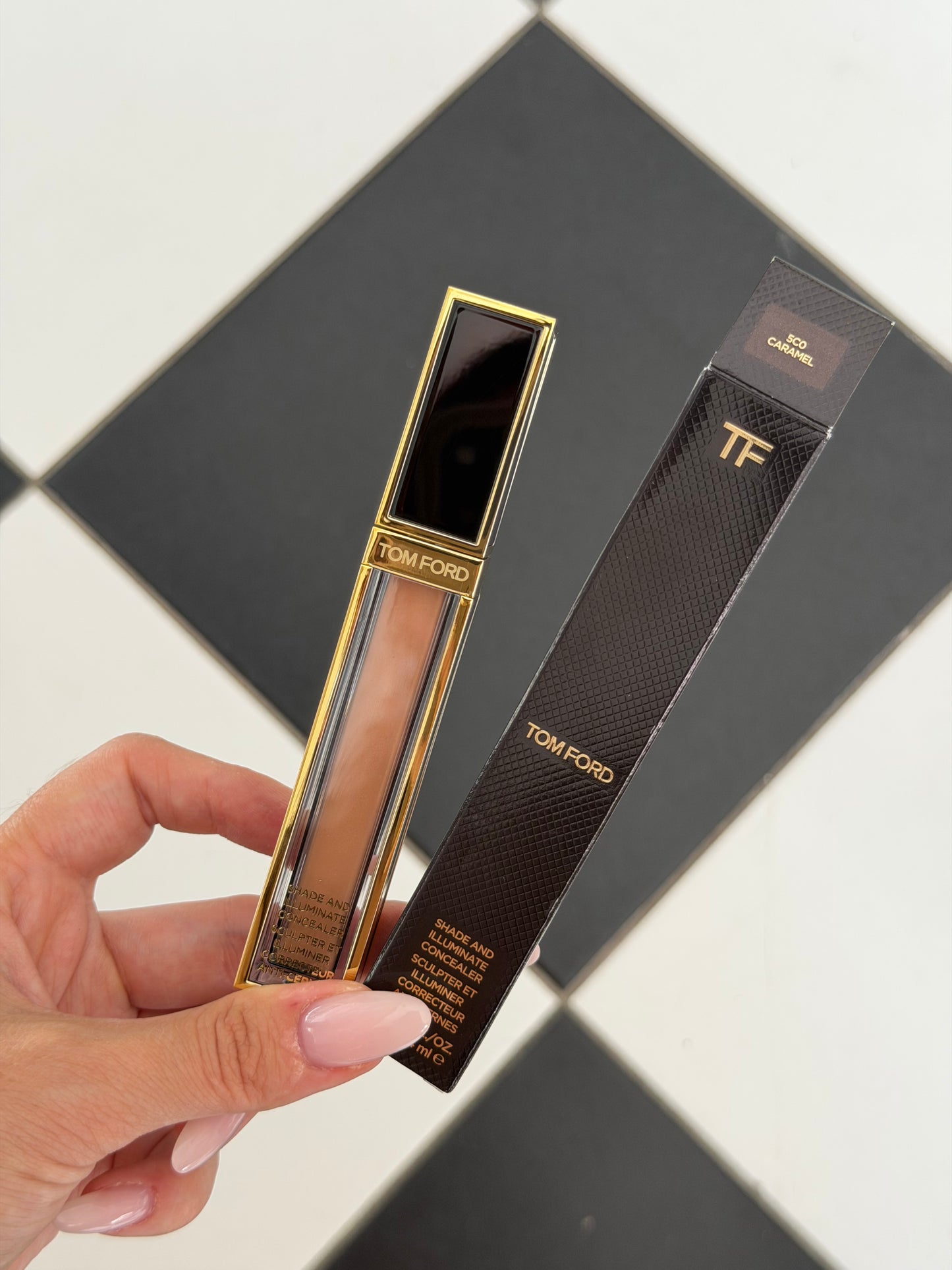 TOM FORD Shade And Illuminate Concealer (5C0)