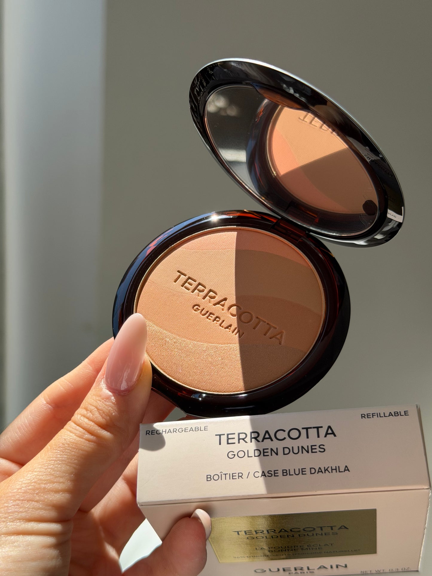 GUERLAIN Terracotta Golden Dunes
The Sun-Kissed Healthy Glow Powder Limited Edition - Case Blue Dakhla